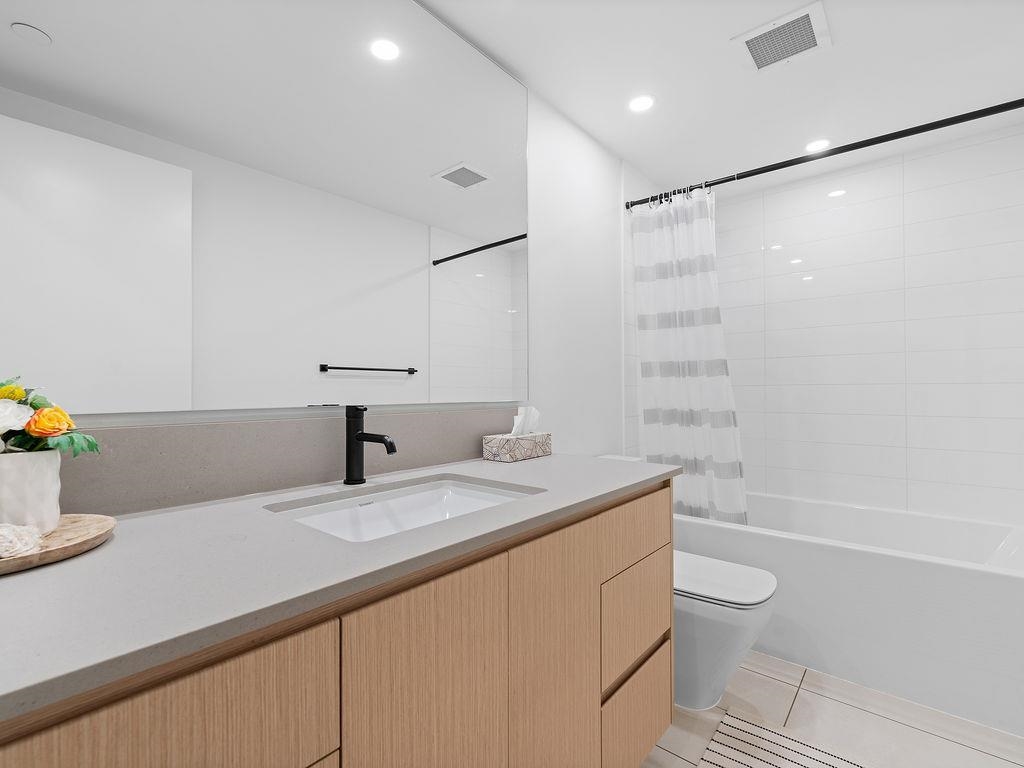 Listing image of 50 528 E 2ND STREET