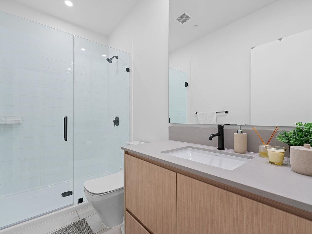 Listing image of 50 528 E 2ND STREET