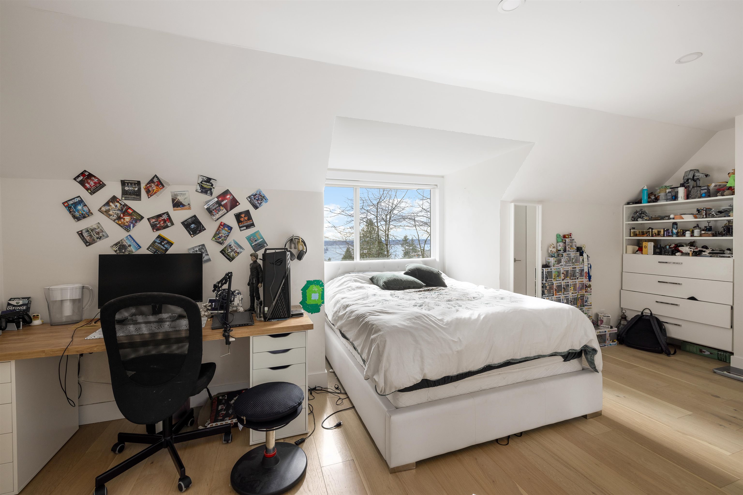 Listing image of 1935 11TH PLACE