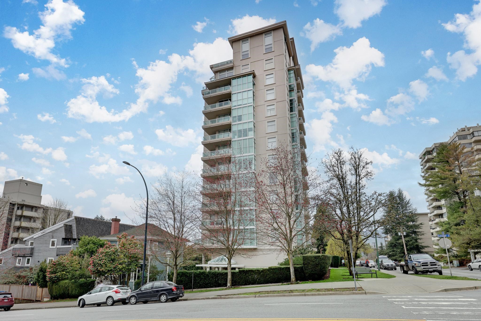 702 567 LONSDALE AVENUE