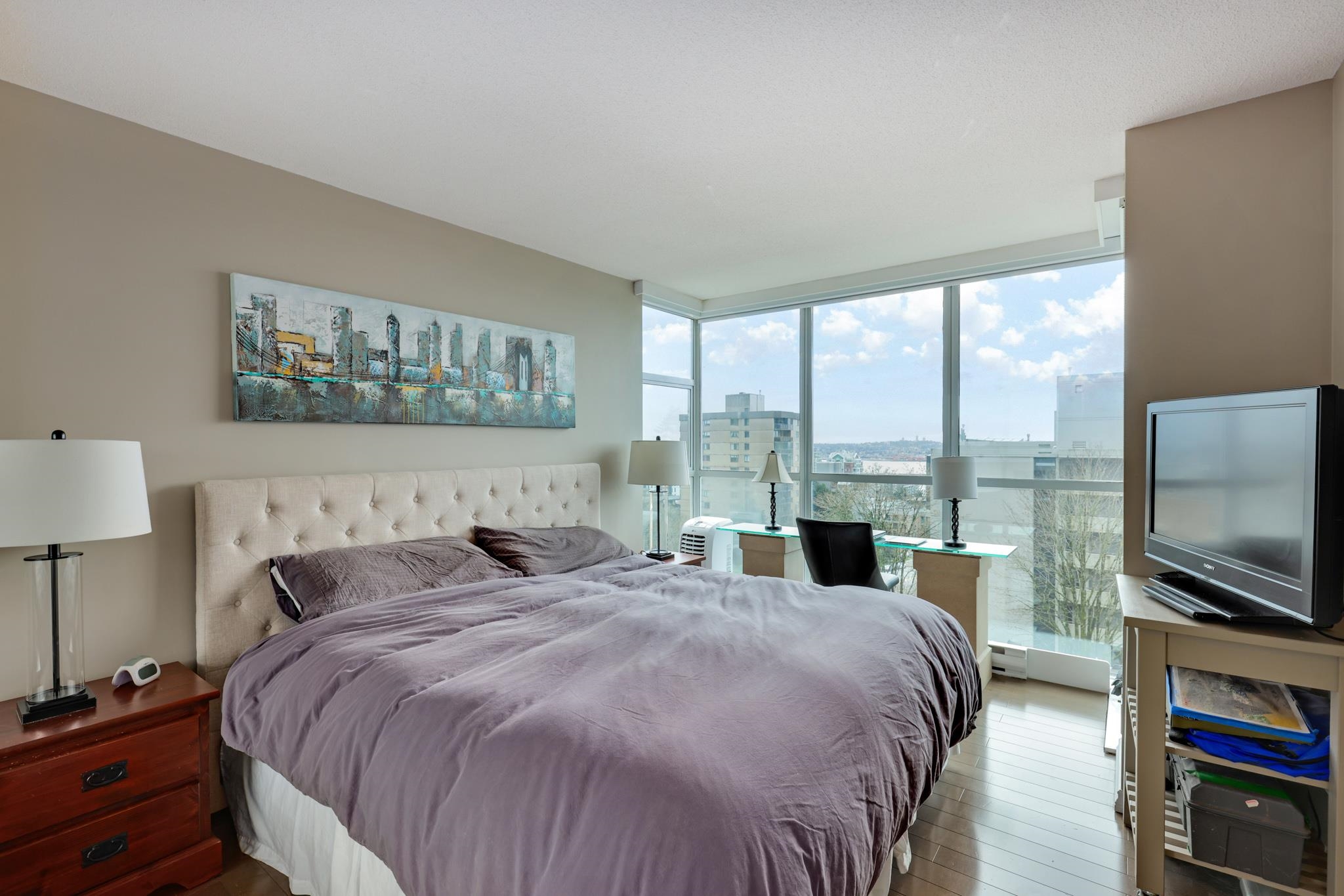 Listing image of 702 567 LONSDALE AVENUE