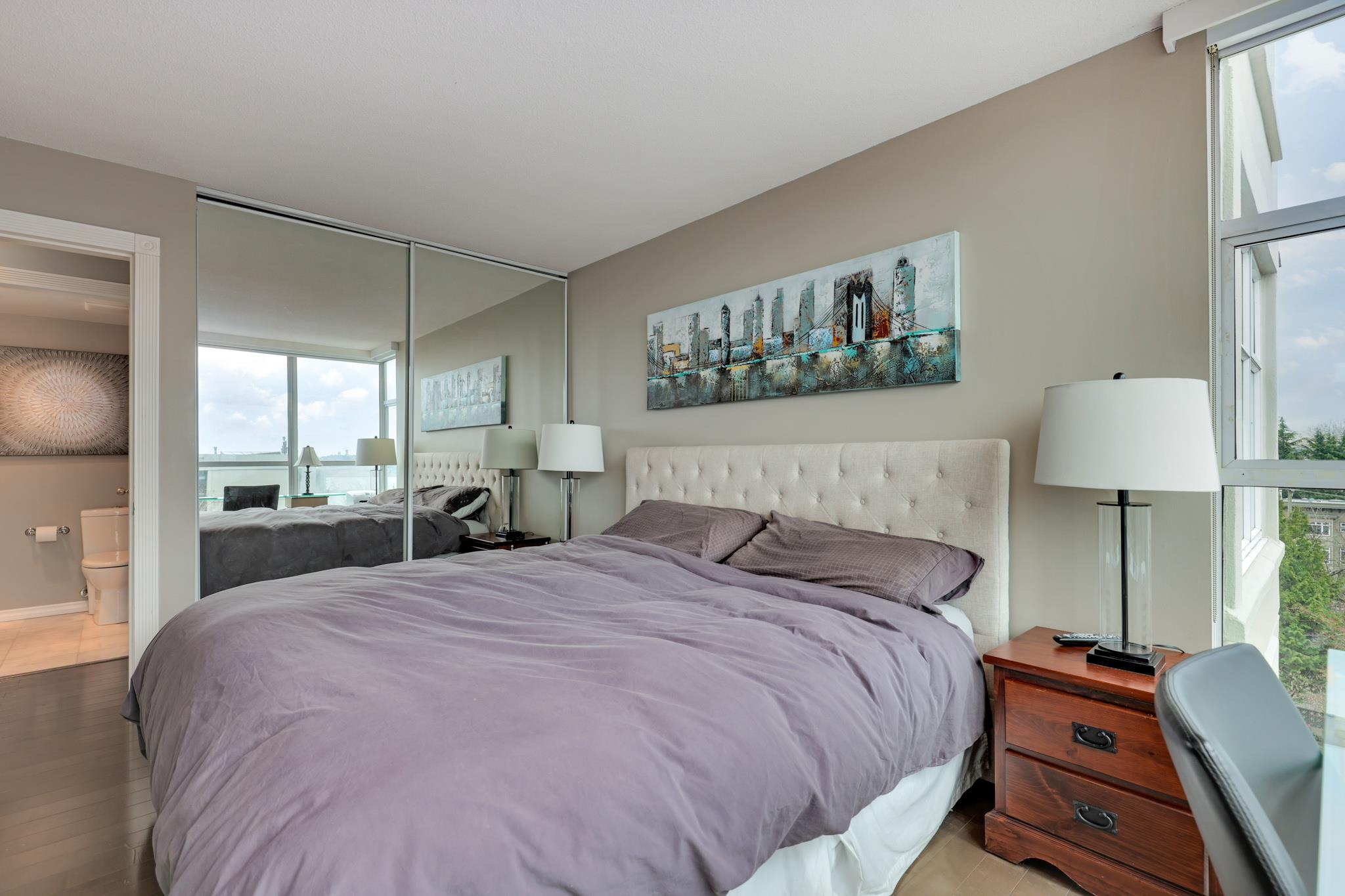 Listing image of 702 567 LONSDALE AVENUE