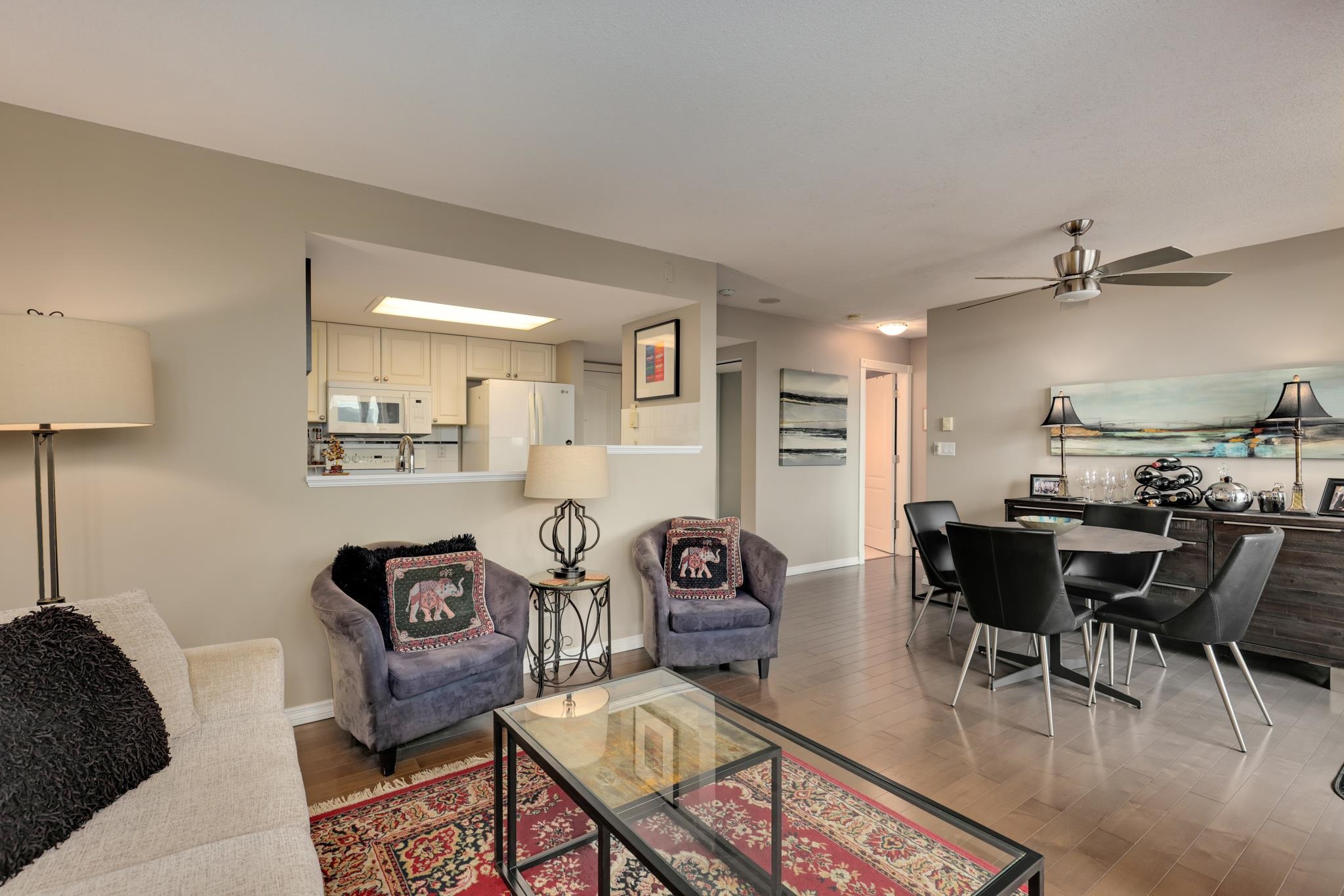 Listing image of 702 567 LONSDALE AVENUE