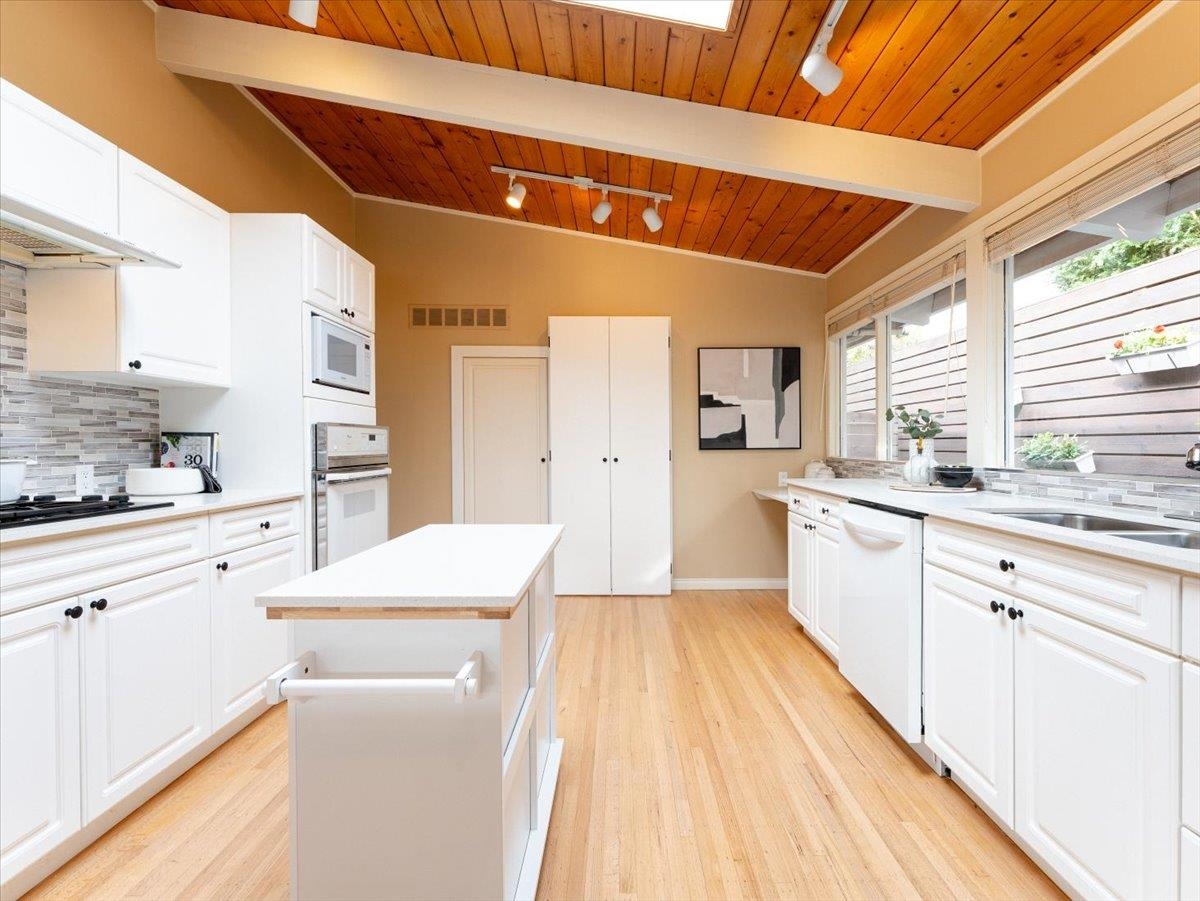 Listing image of 999 CLEMENTS AVENUE