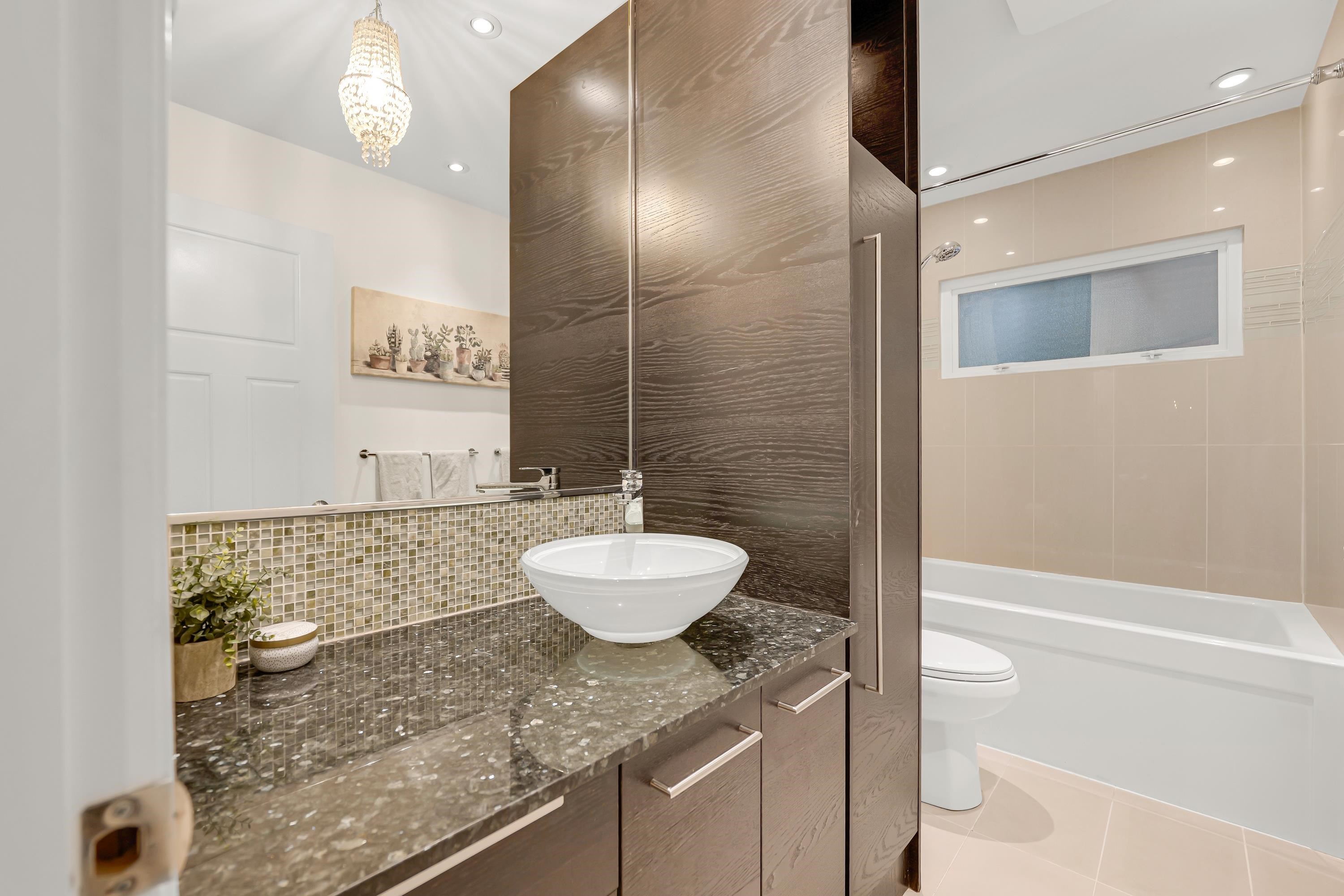 Listing image of 2354 TREETOP LANE