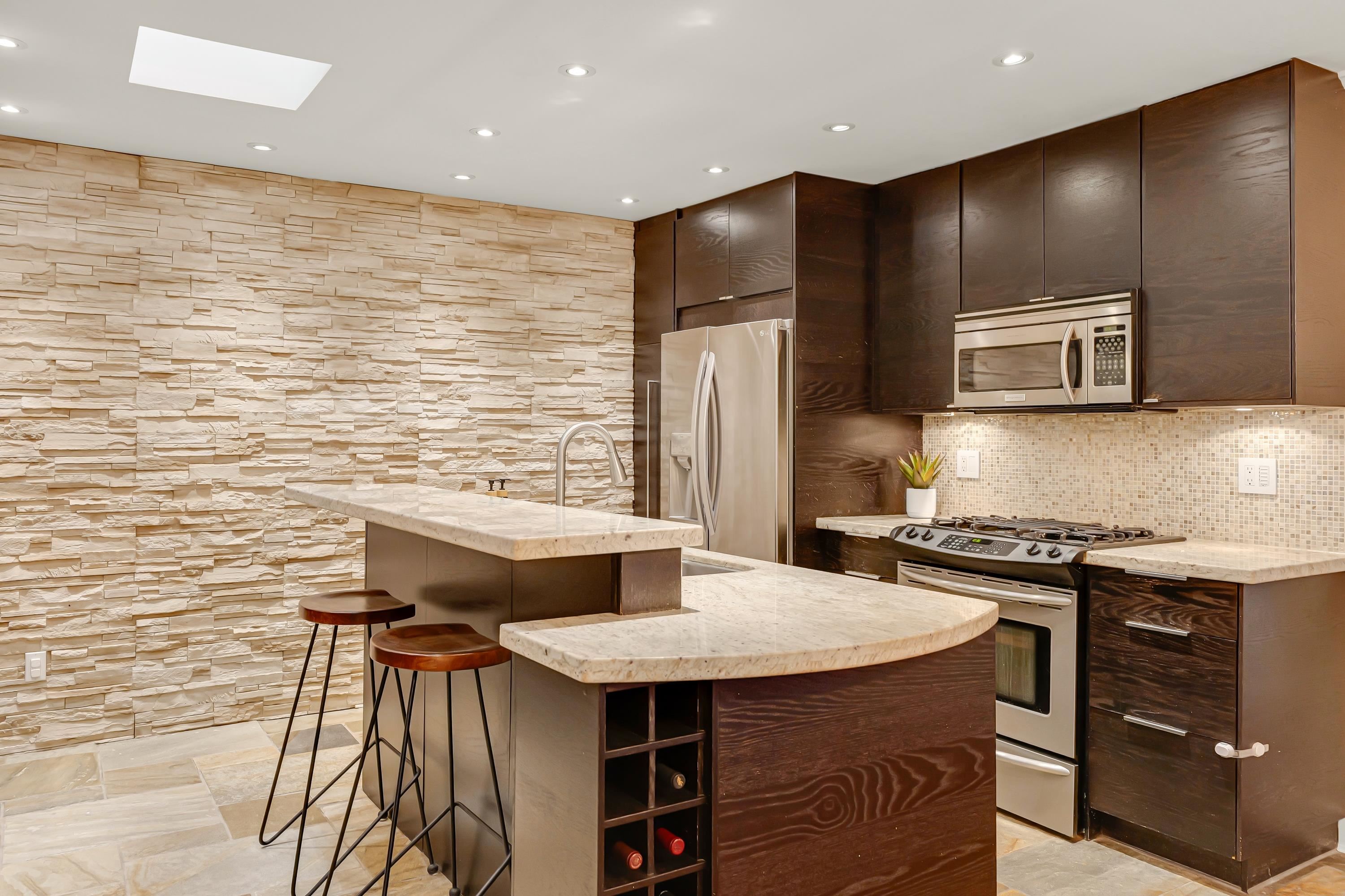 Listing image of 2354 TREETOP LANE