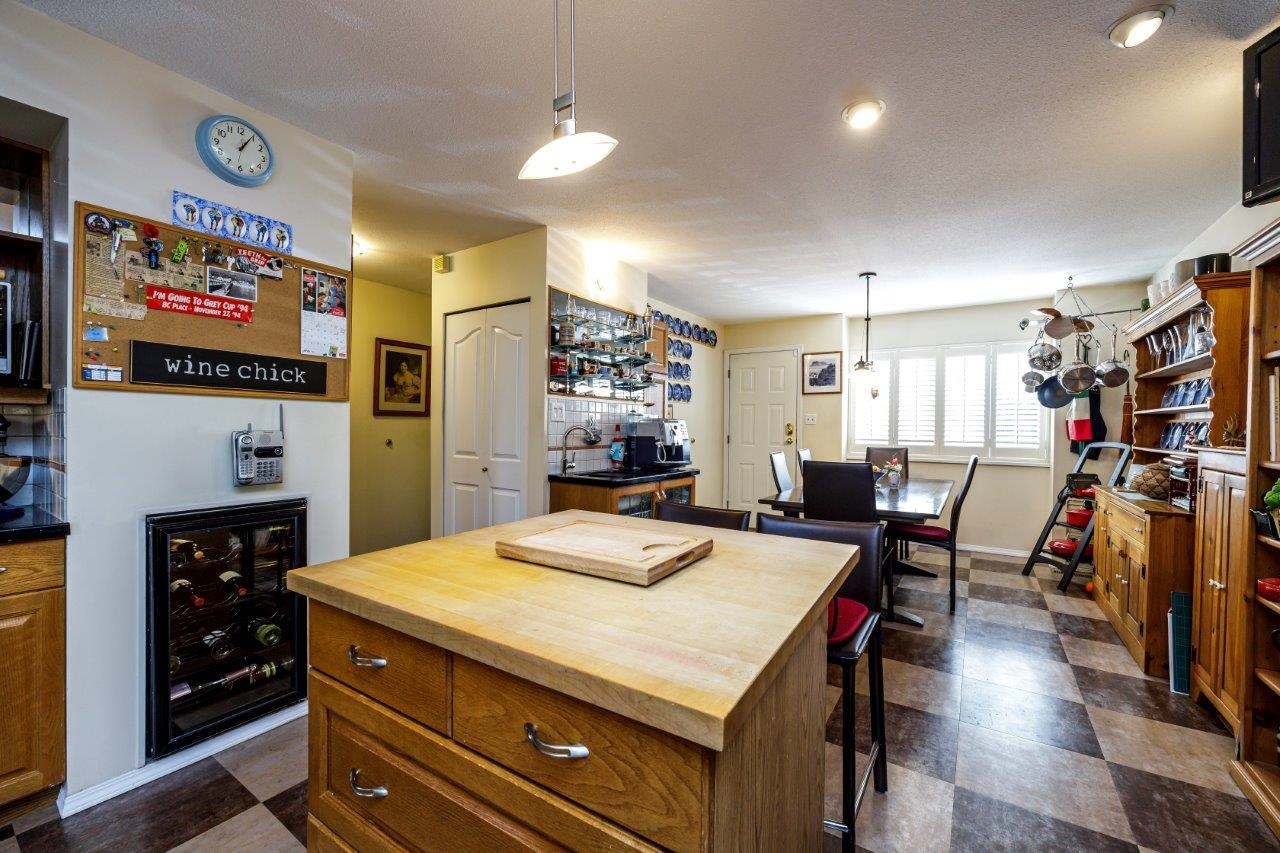 Listing image of 2 261 W 16TH STREET