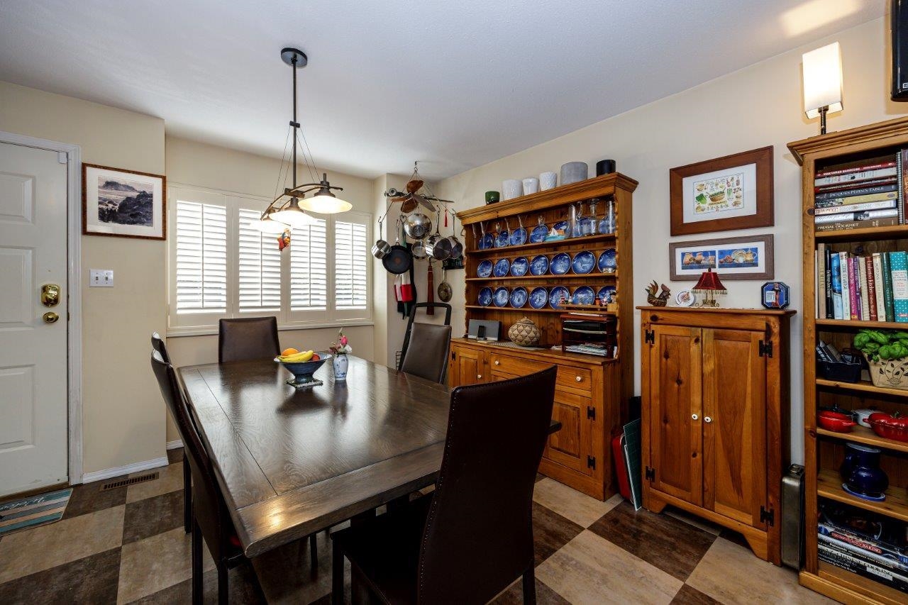Listing image of 2 261 W 16TH STREET