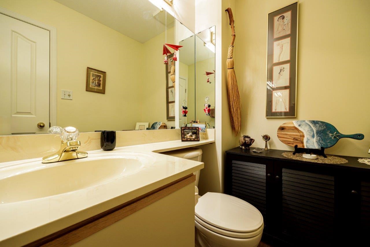 Listing image of 2 261 W 16TH STREET
