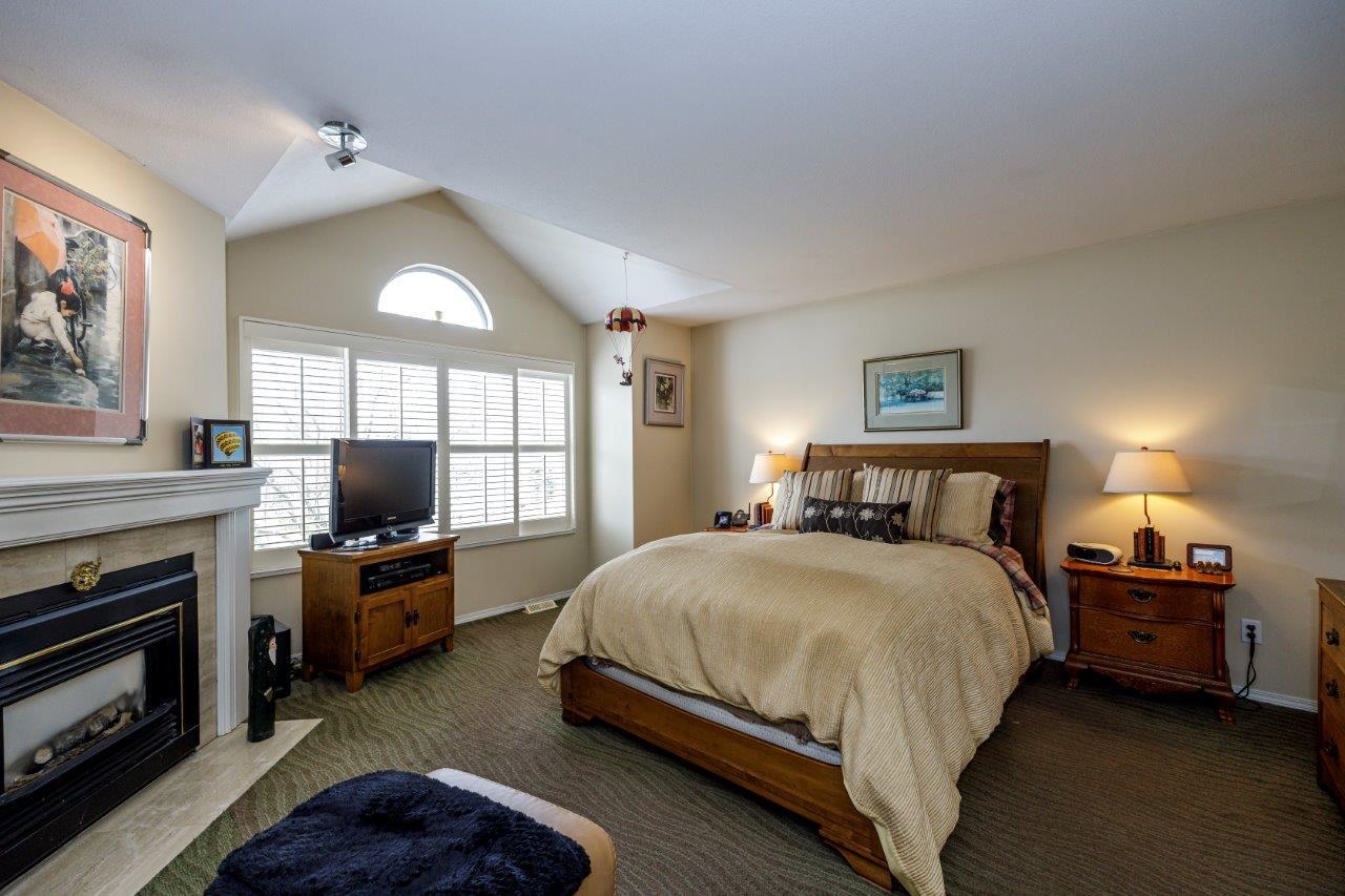 Listing image of 2 261 W 16TH STREET