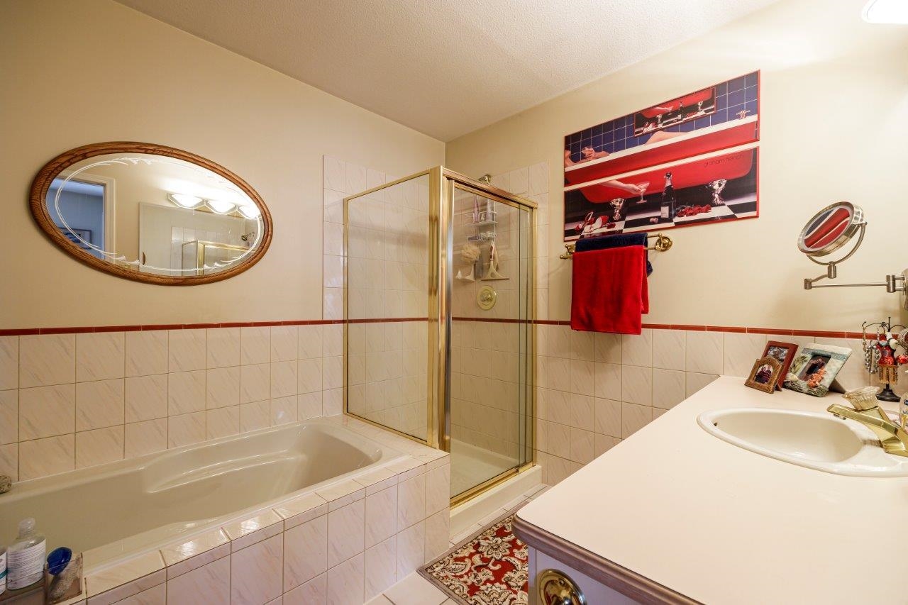 Listing image of 2 261 W 16TH STREET