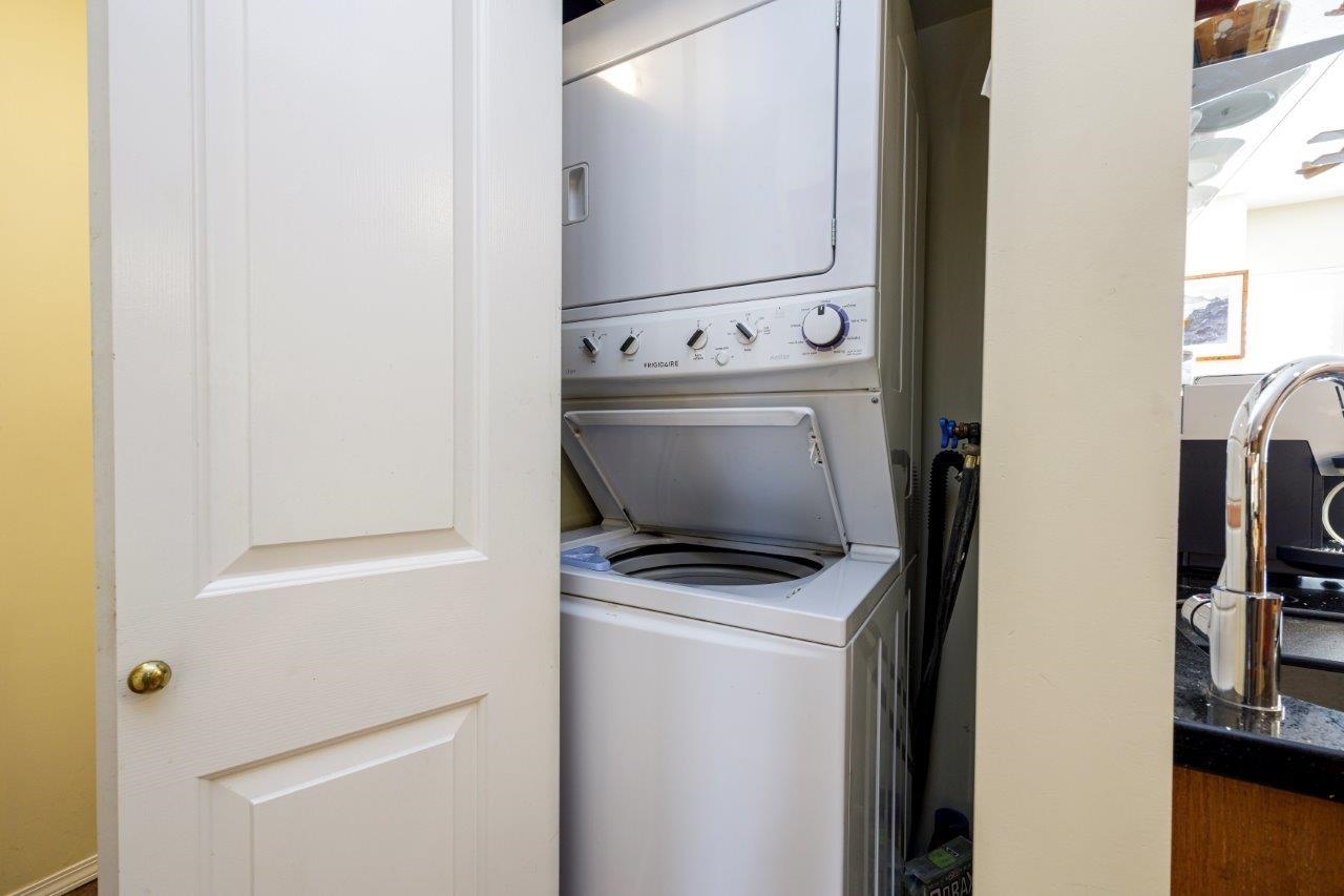 Listing image of 2 261 W 16TH STREET