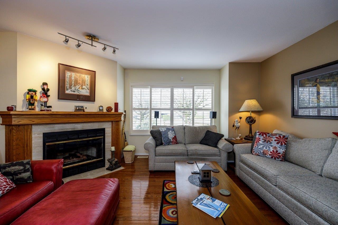 Listing image of 2 261 W 16TH STREET