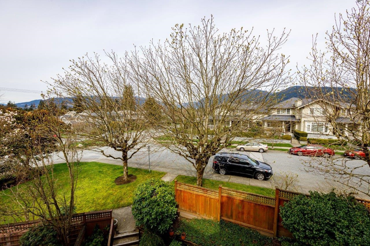 Listing image of 2 261 W 16TH STREET