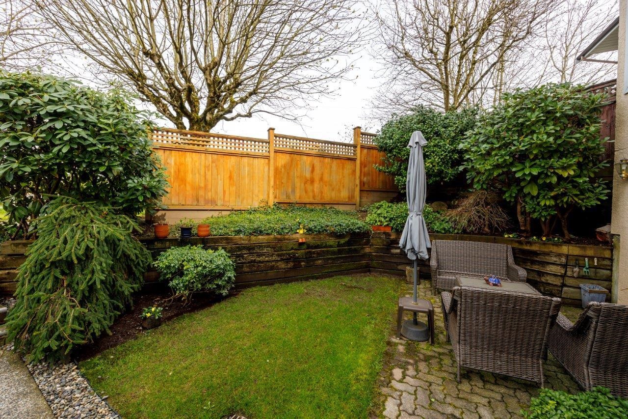 Listing image of 2 261 W 16TH STREET