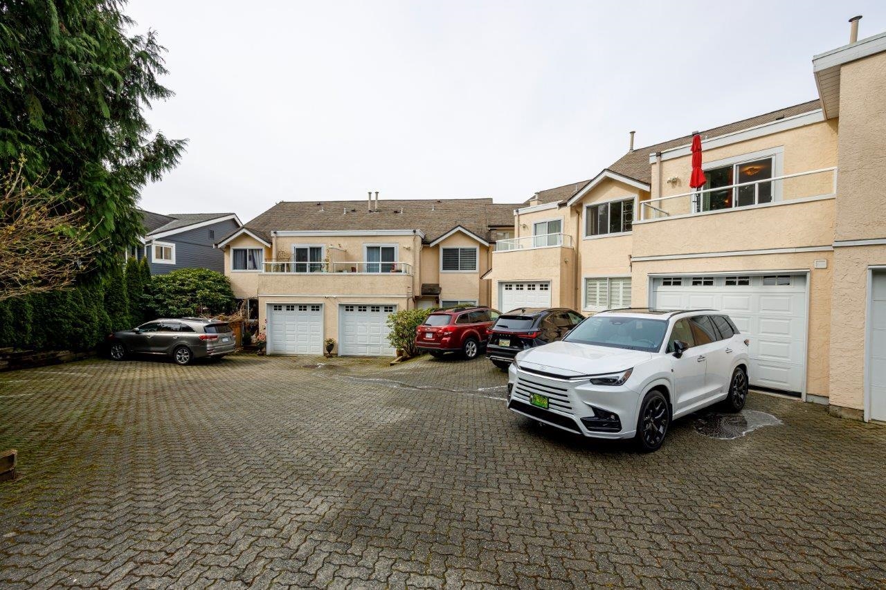 Listing image of 2 261 W 16TH STREET