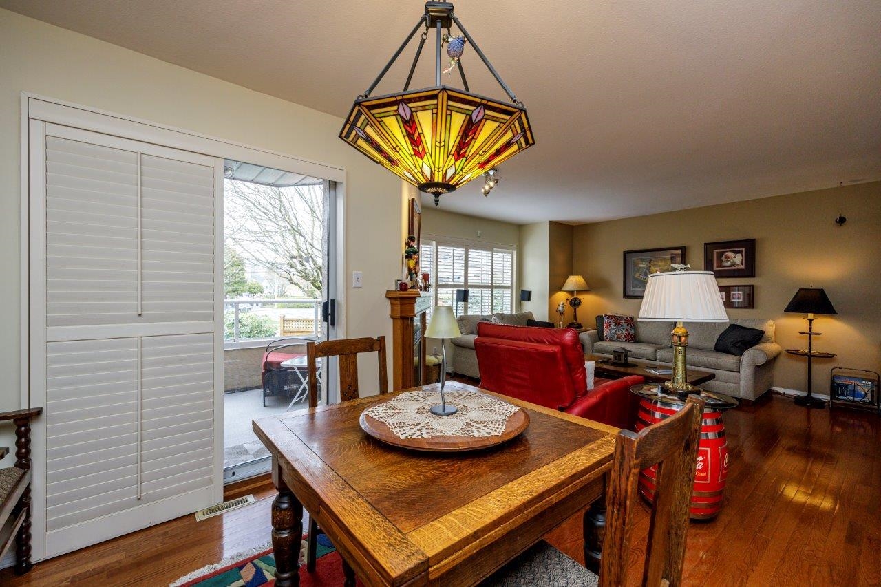 Listing image of 2 261 W 16TH STREET
