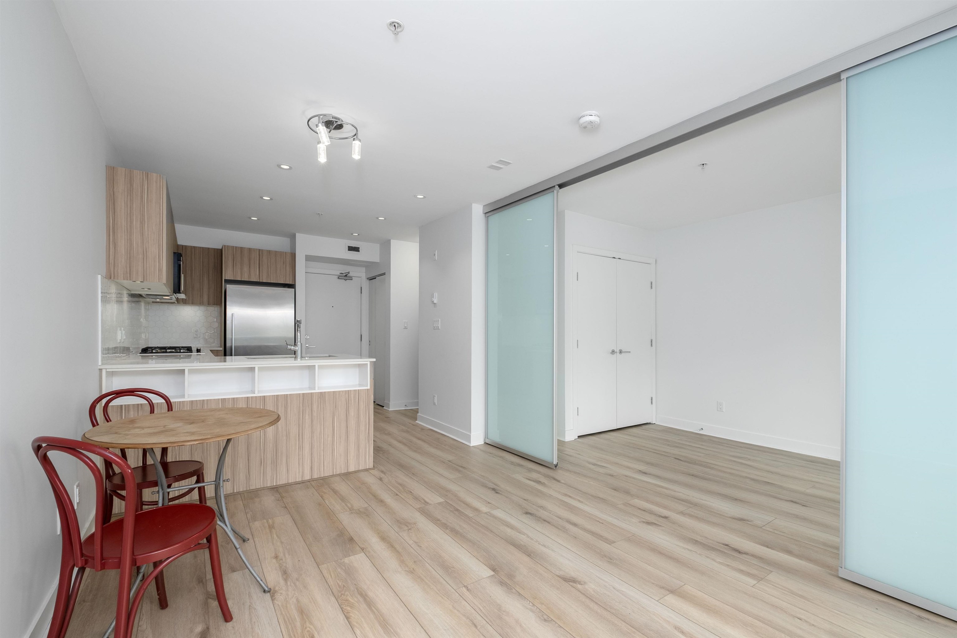 Listing image of 209 1061 MARINE DRIVE