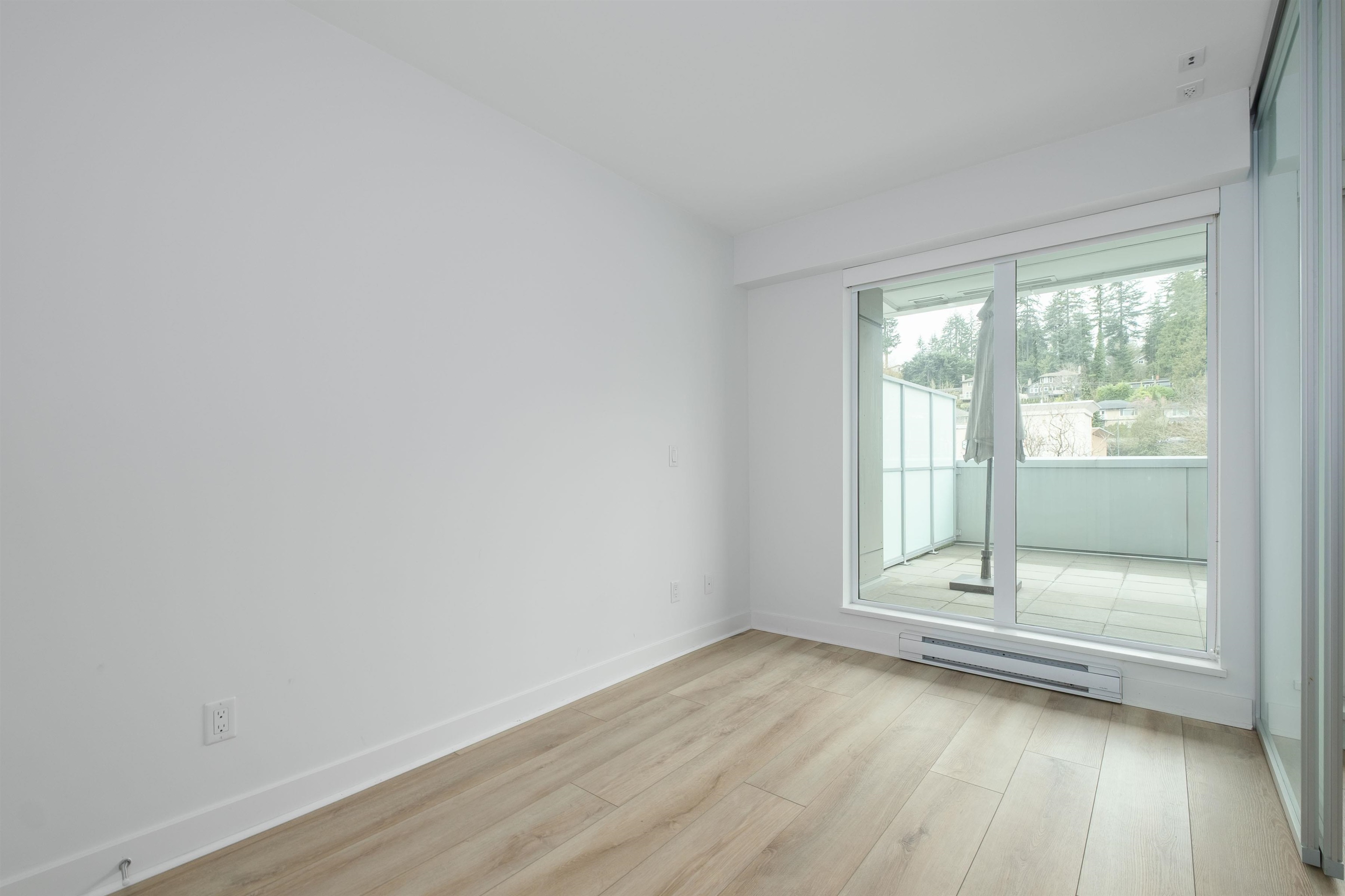 Listing image of 209 1061 MARINE DRIVE