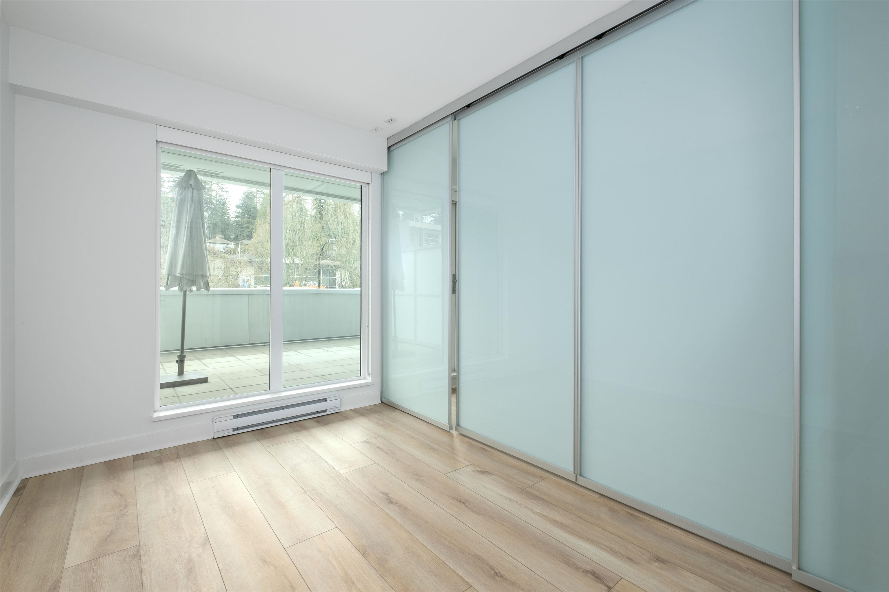 Listing image of 209 1061 MARINE DRIVE