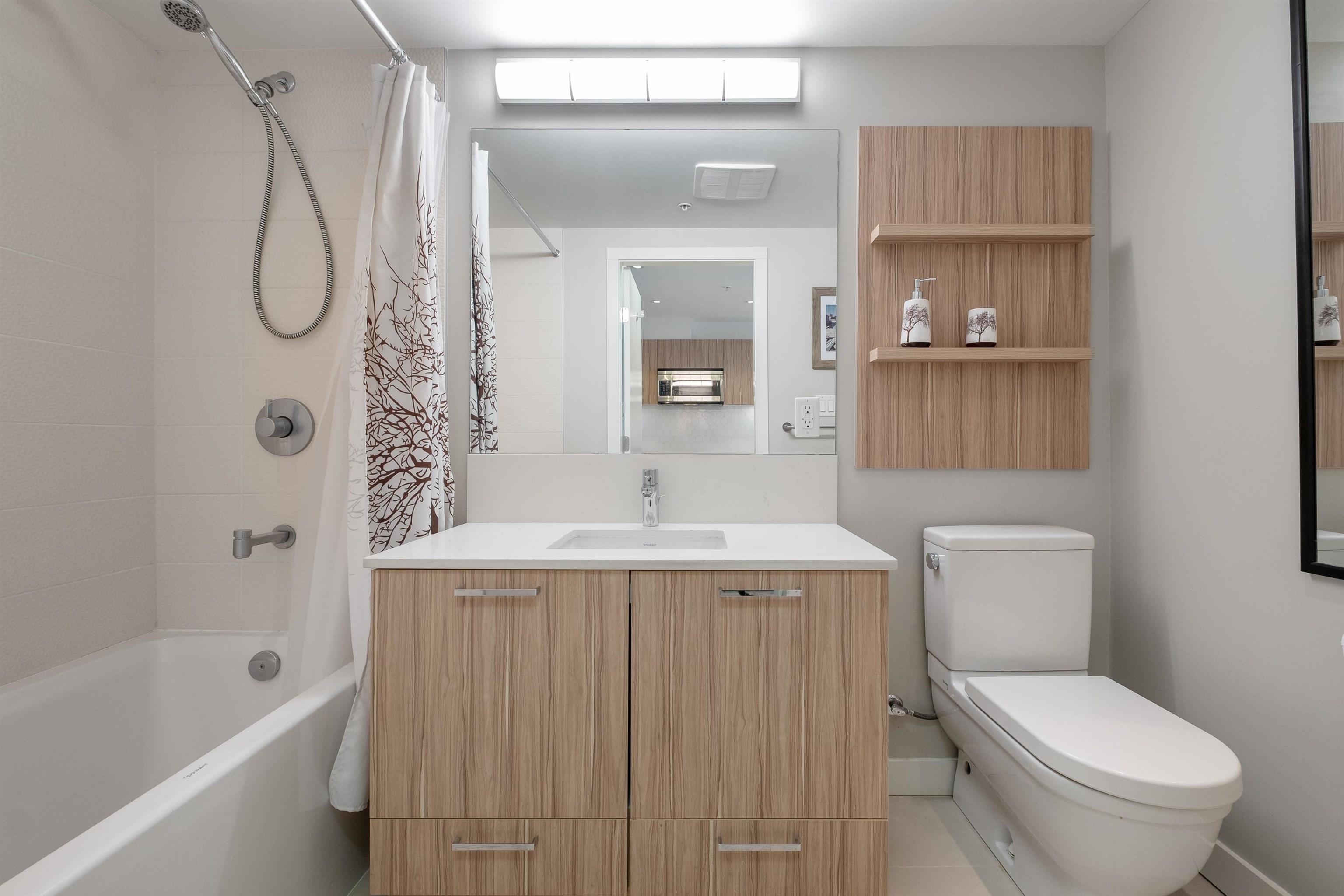 Listing image of 209 1061 MARINE DRIVE