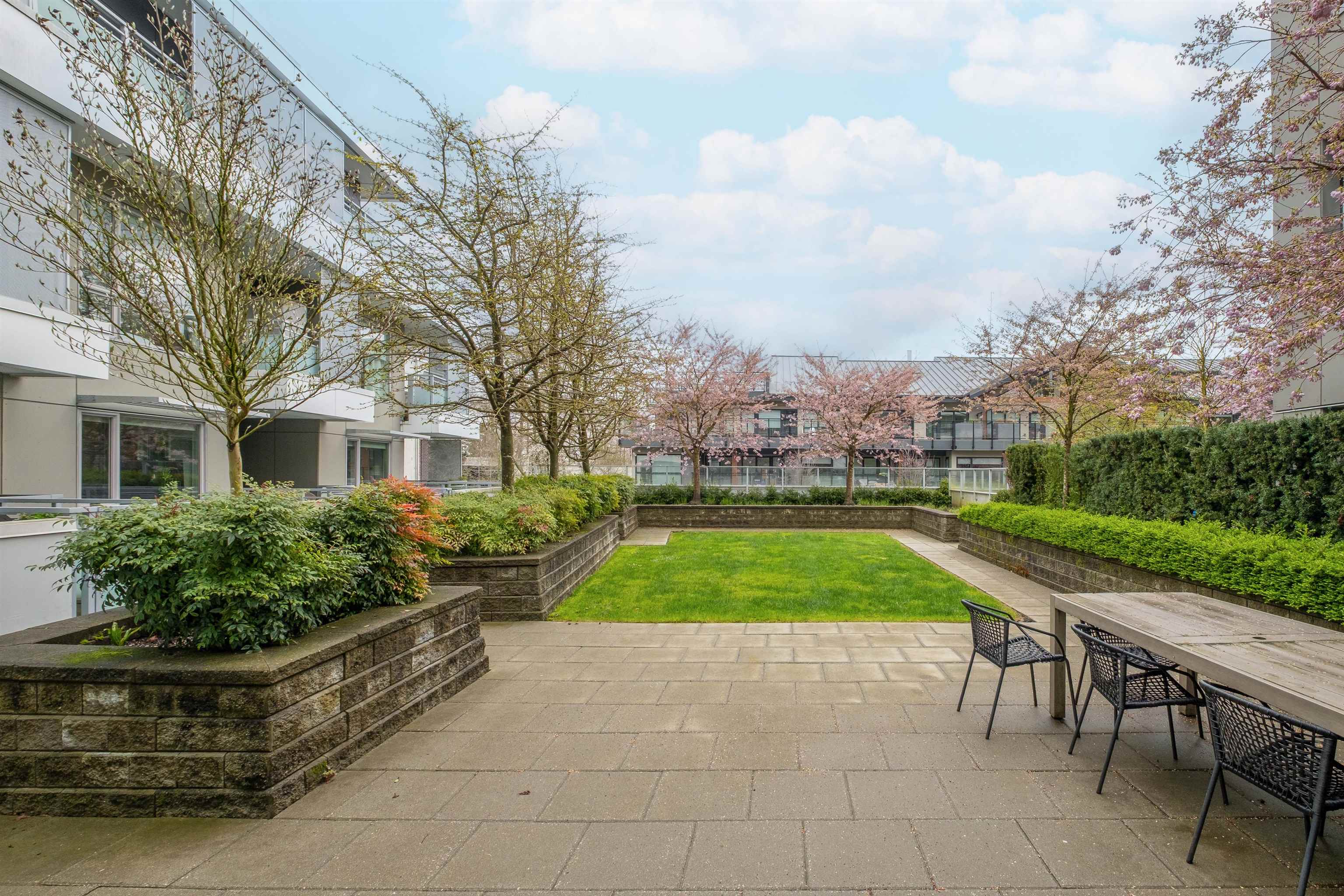 Listing image of 209 1061 MARINE DRIVE