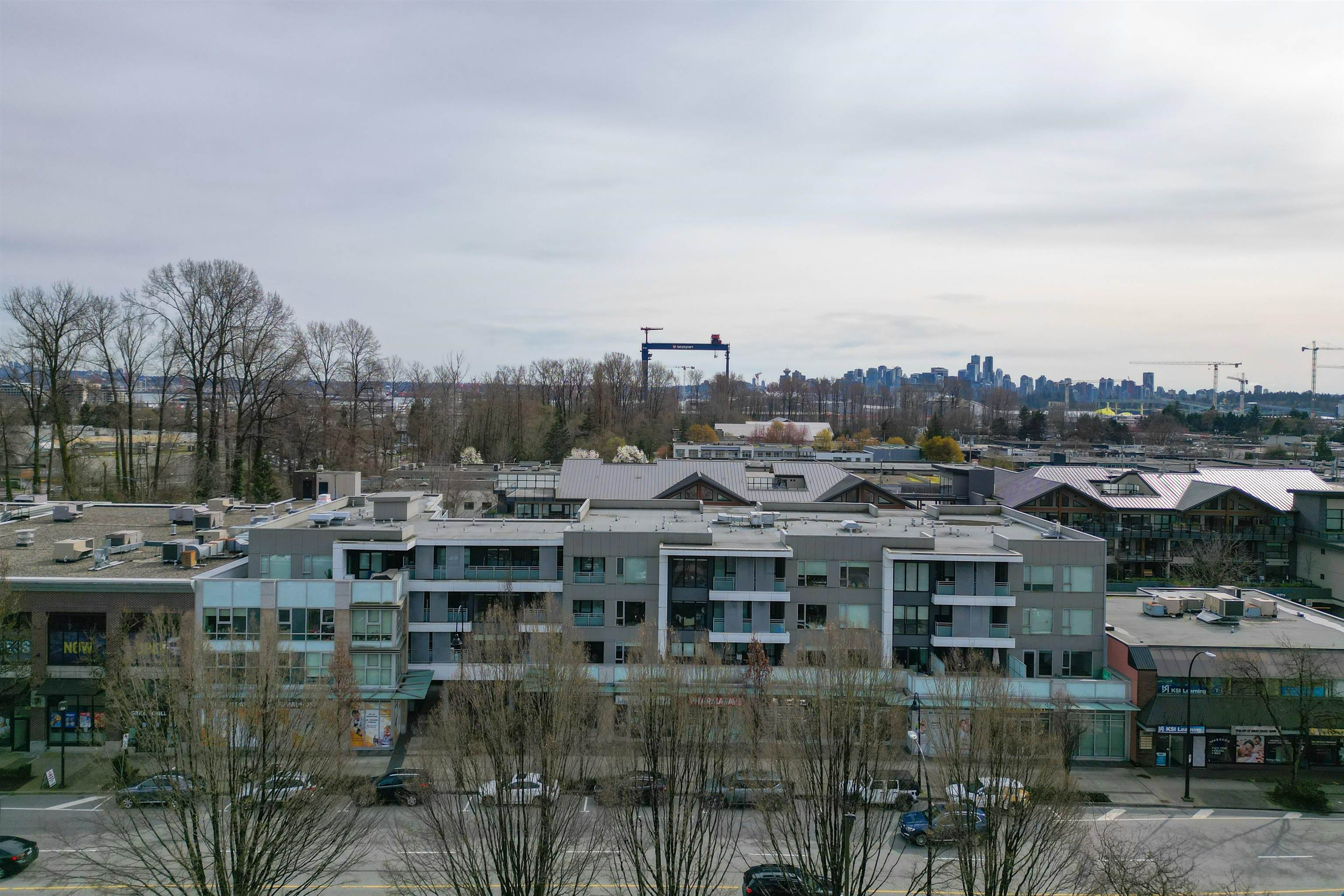 Listing image of 209 1061 MARINE DRIVE