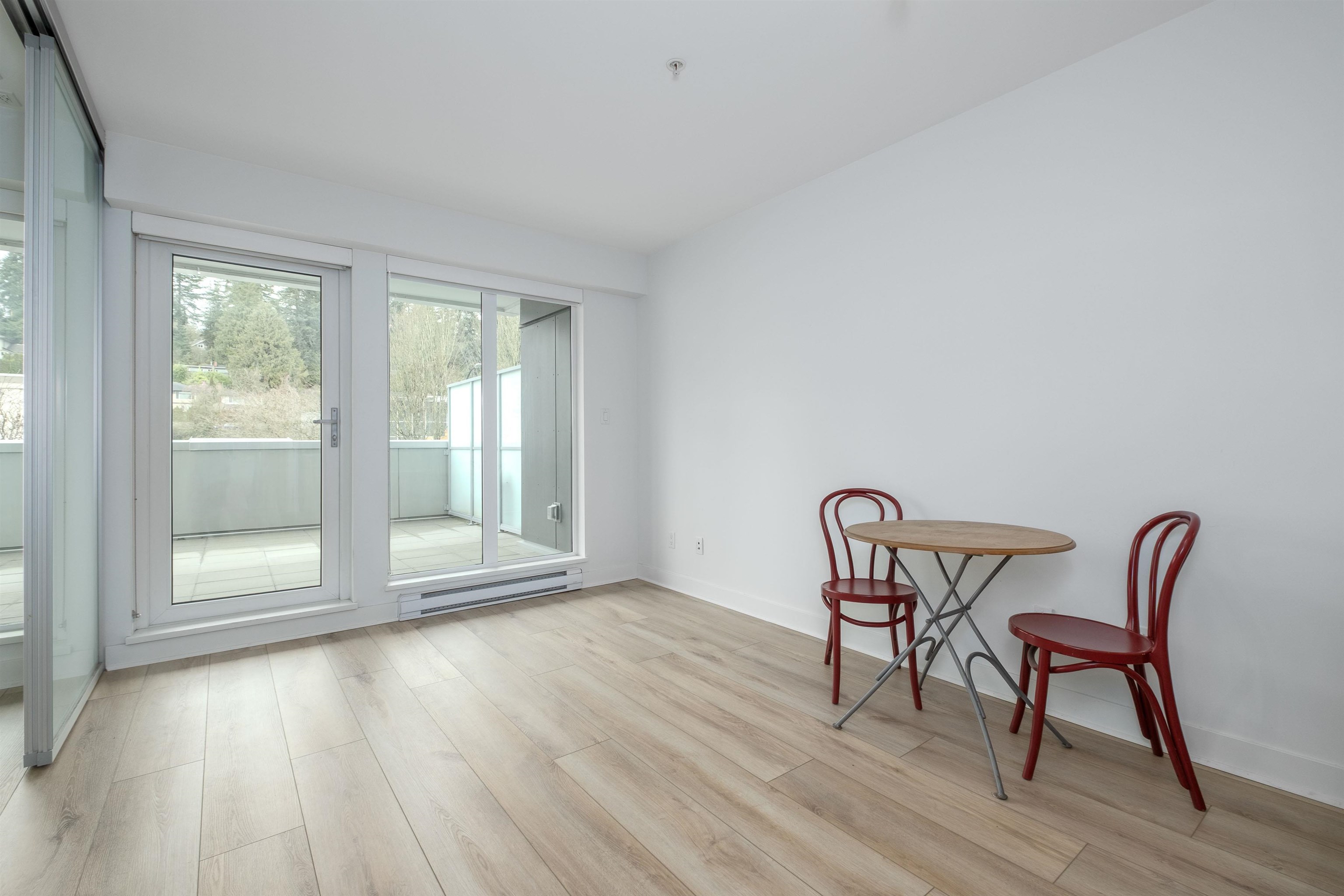 Listing image of 209 1061 MARINE DRIVE