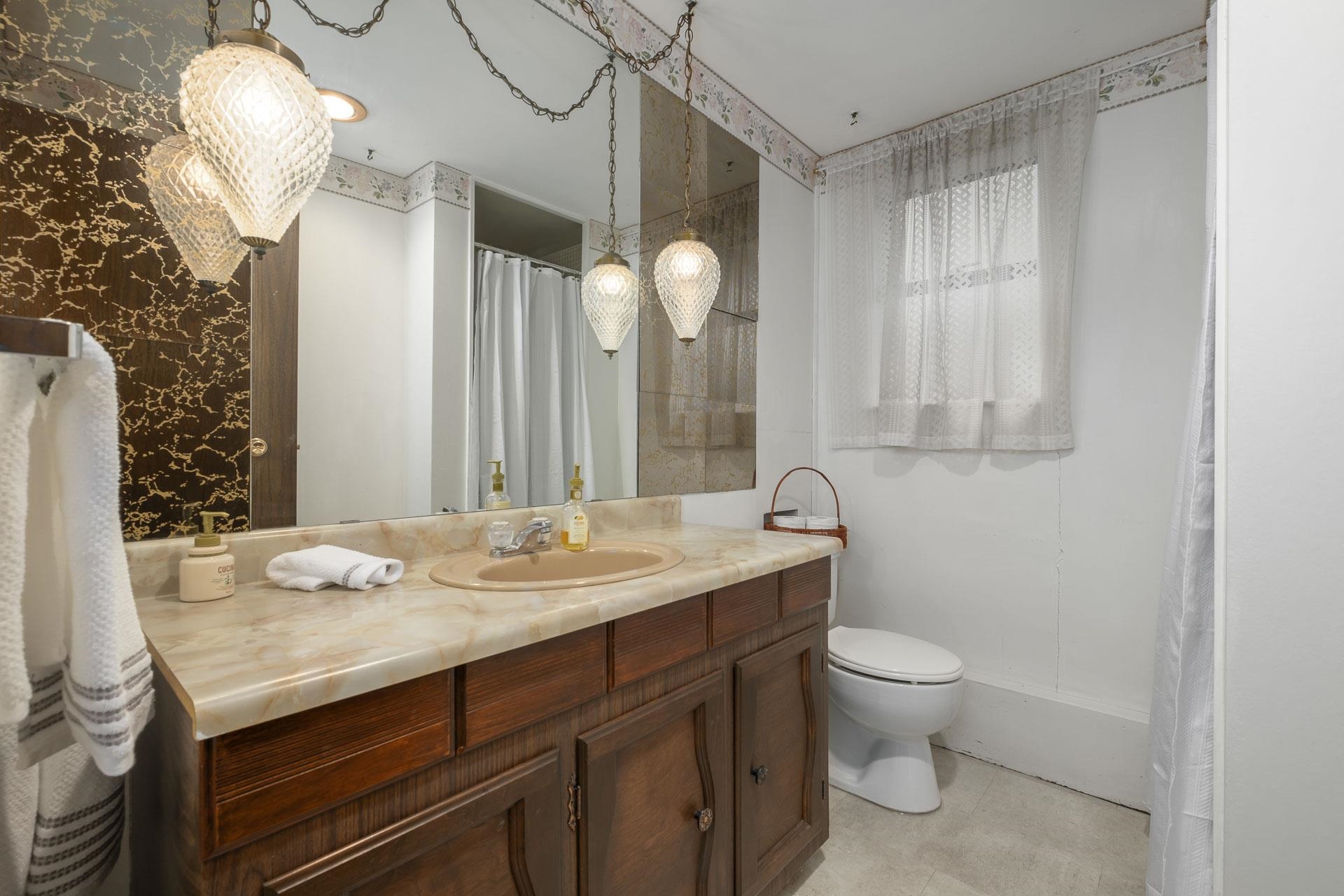 Listing image of 1050 HEYWOOD STREET