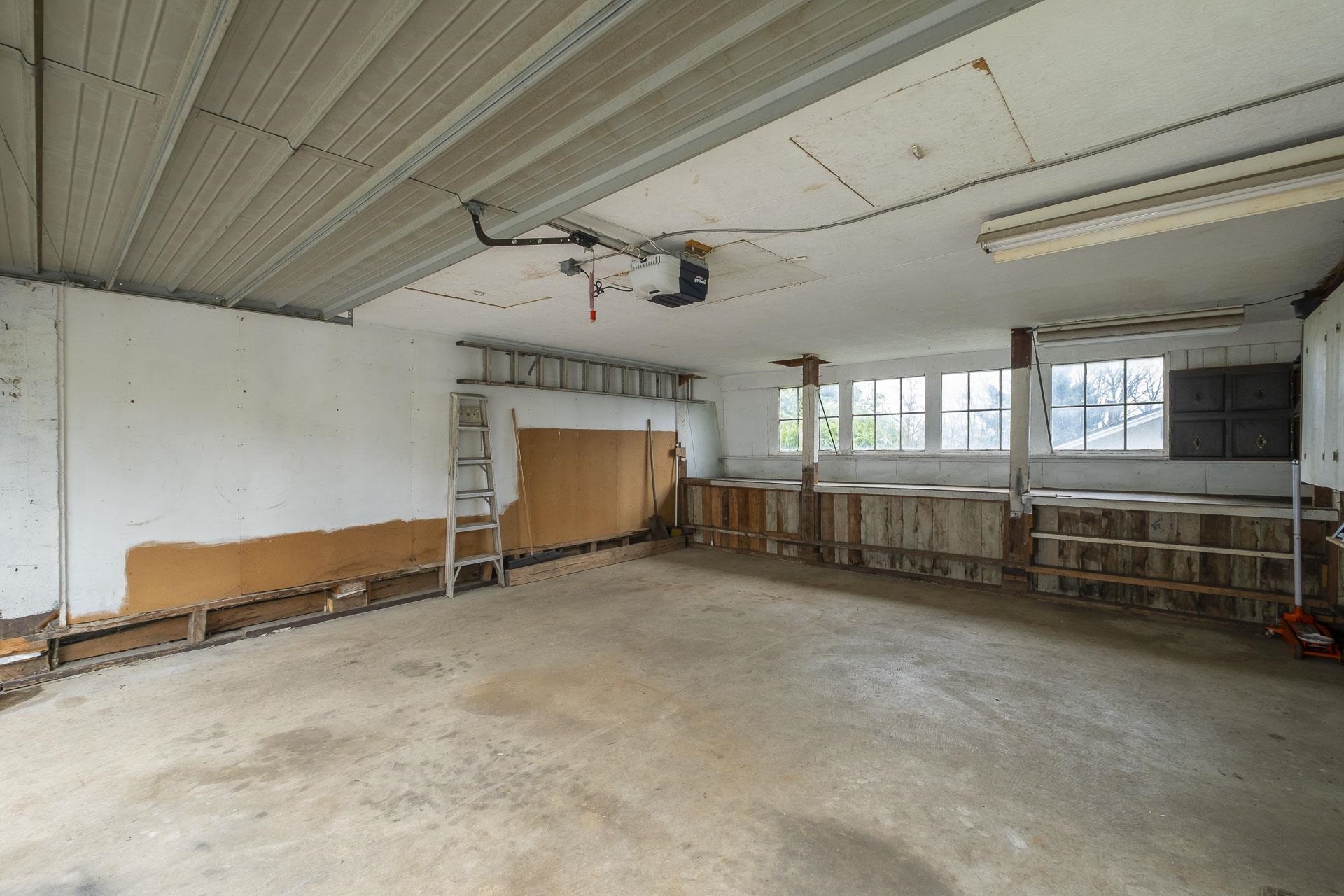 Listing image of 1050 HEYWOOD STREET