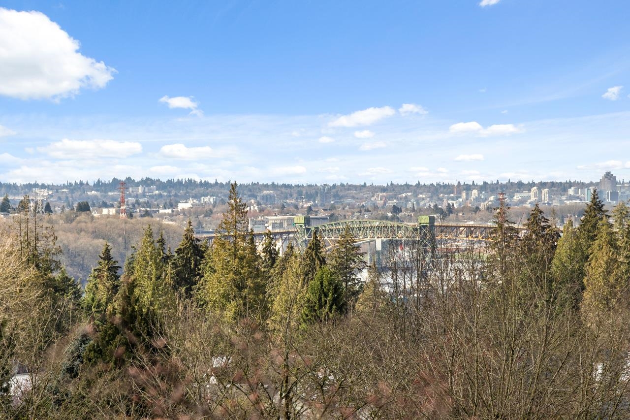 Listing image of 610 1000 BOWRON COURT