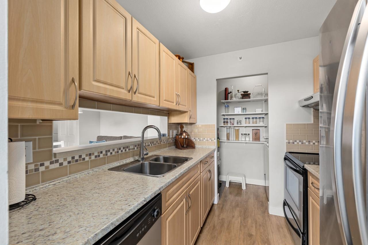 Listing image of 610 1000 BOWRON COURT