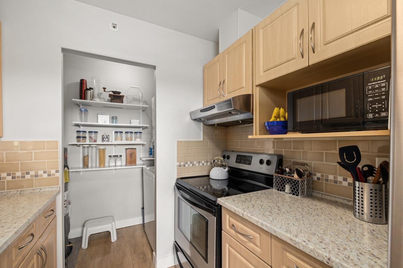 Listing image of 610 1000 BOWRON COURT