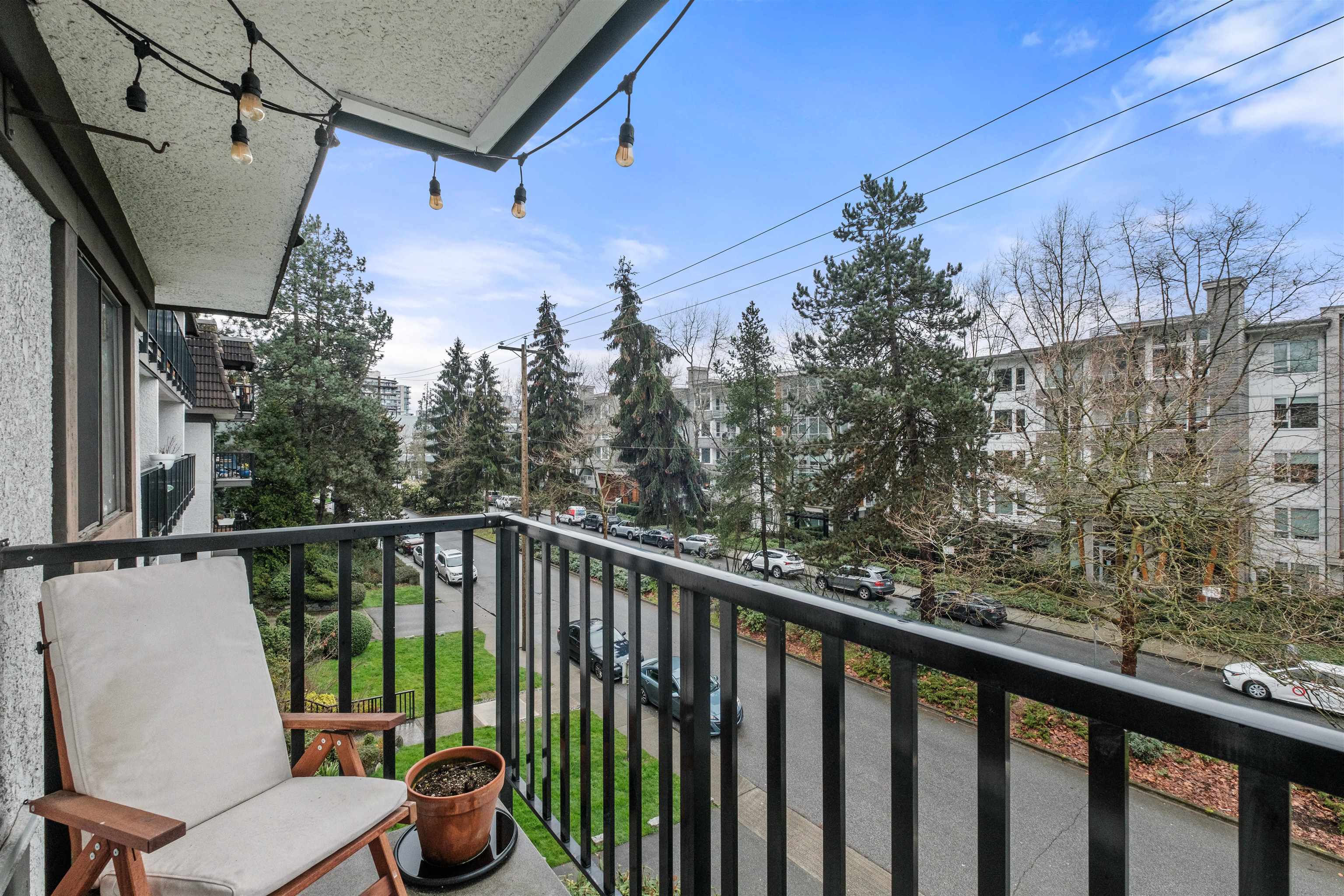 Listing image of 207 270 W 1ST STREET