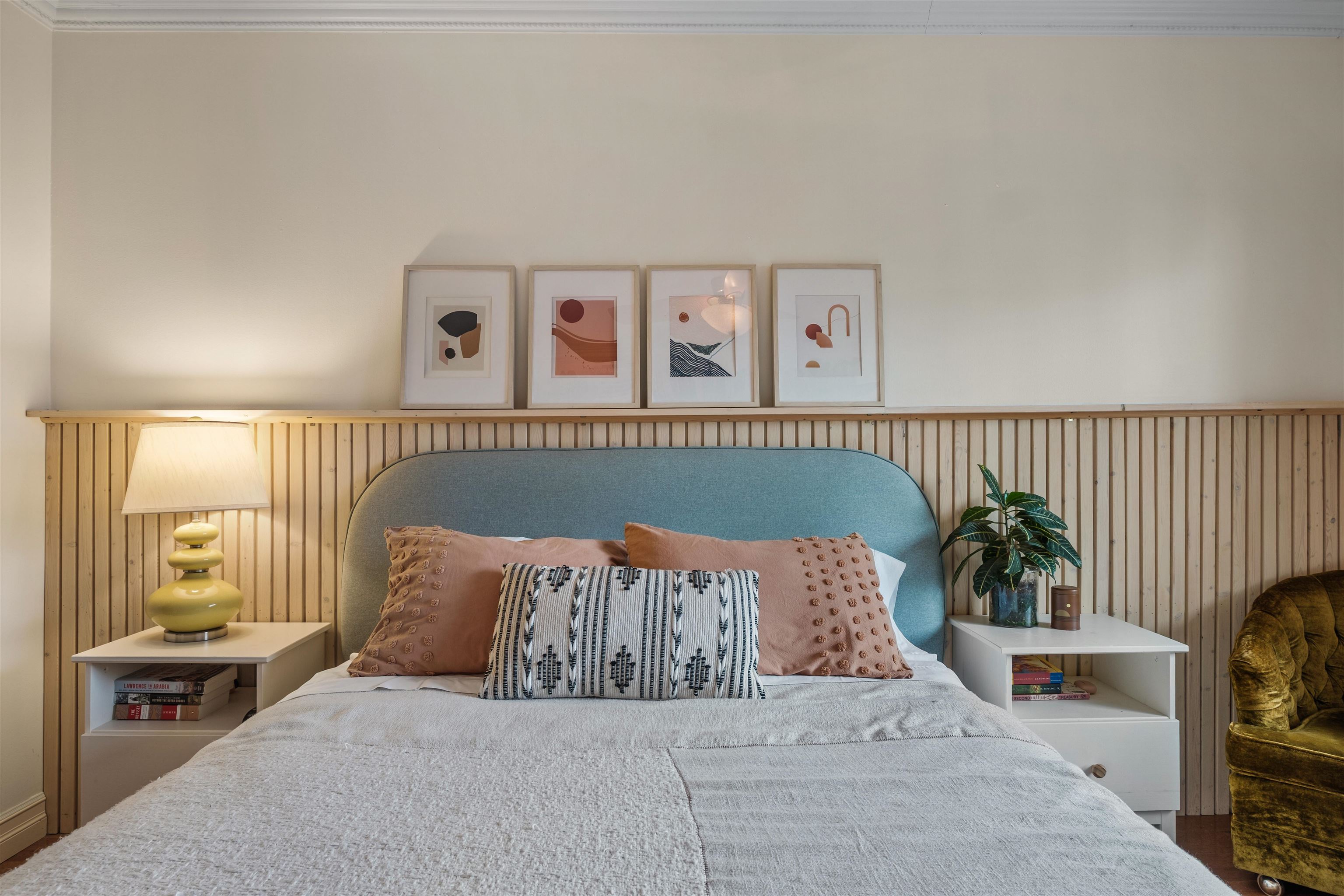 Listing image of 207 270 W 1ST STREET