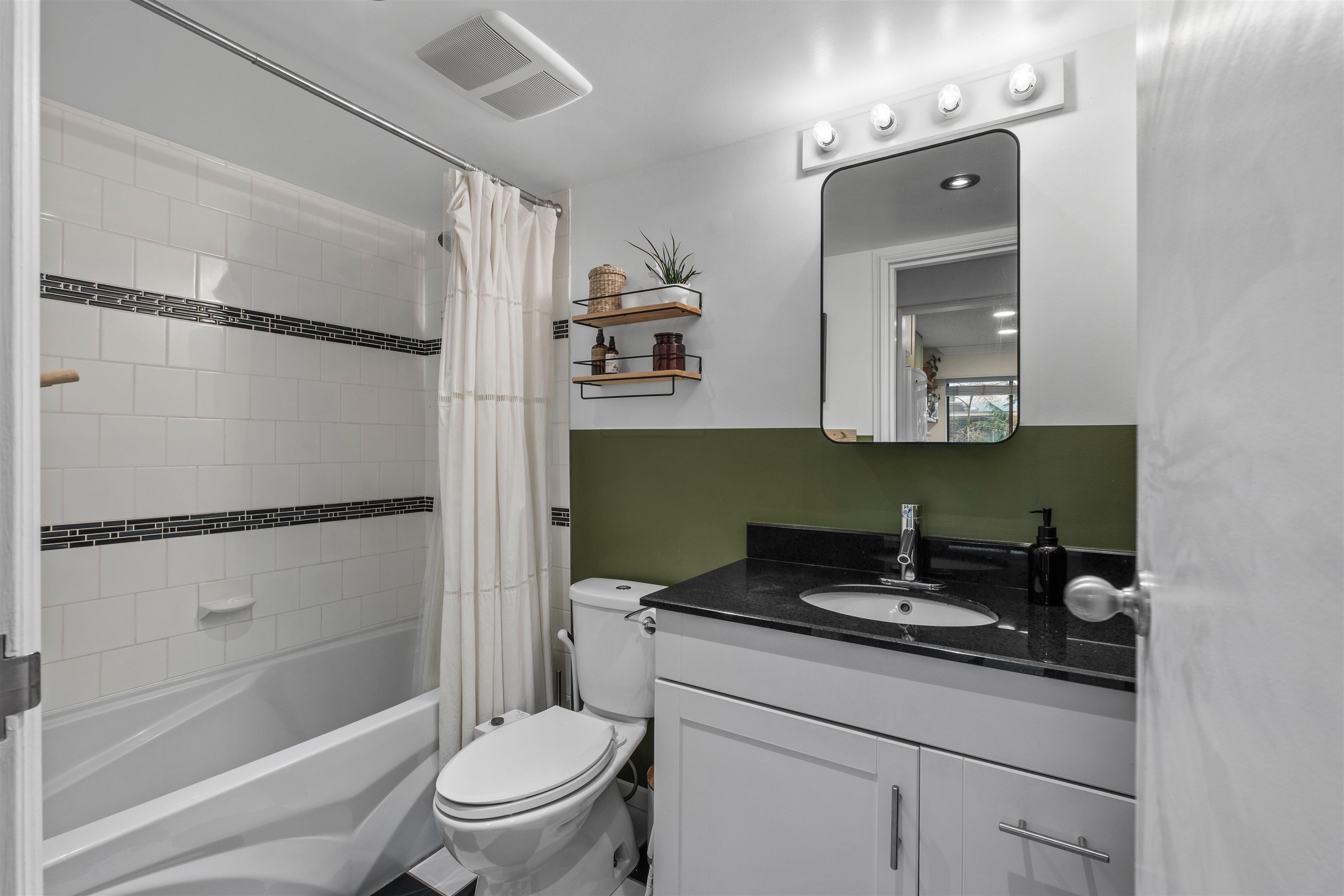 Listing image of 207 270 W 1ST STREET