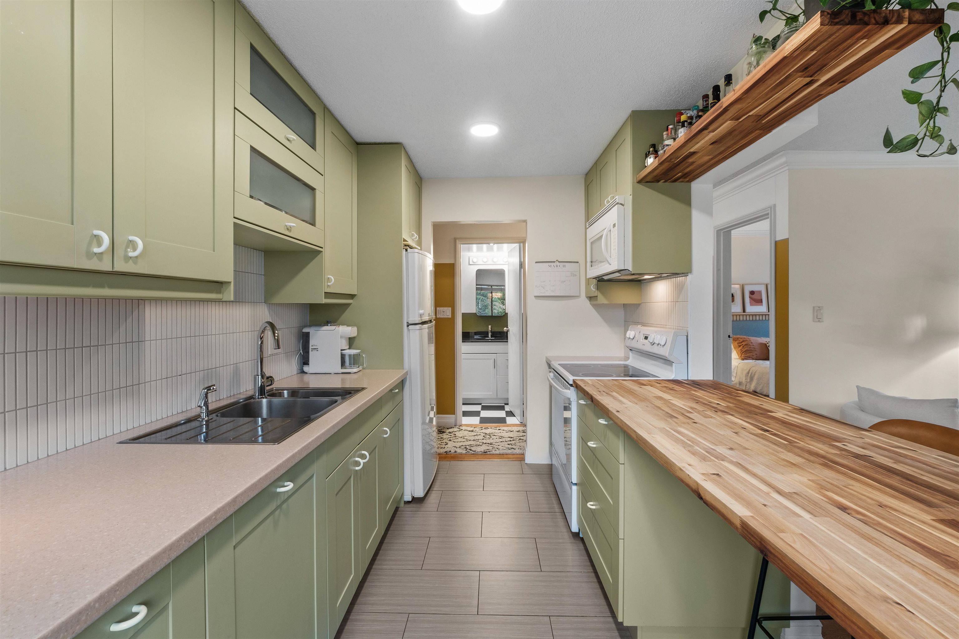 Listing image of 207 270 W 1ST STREET