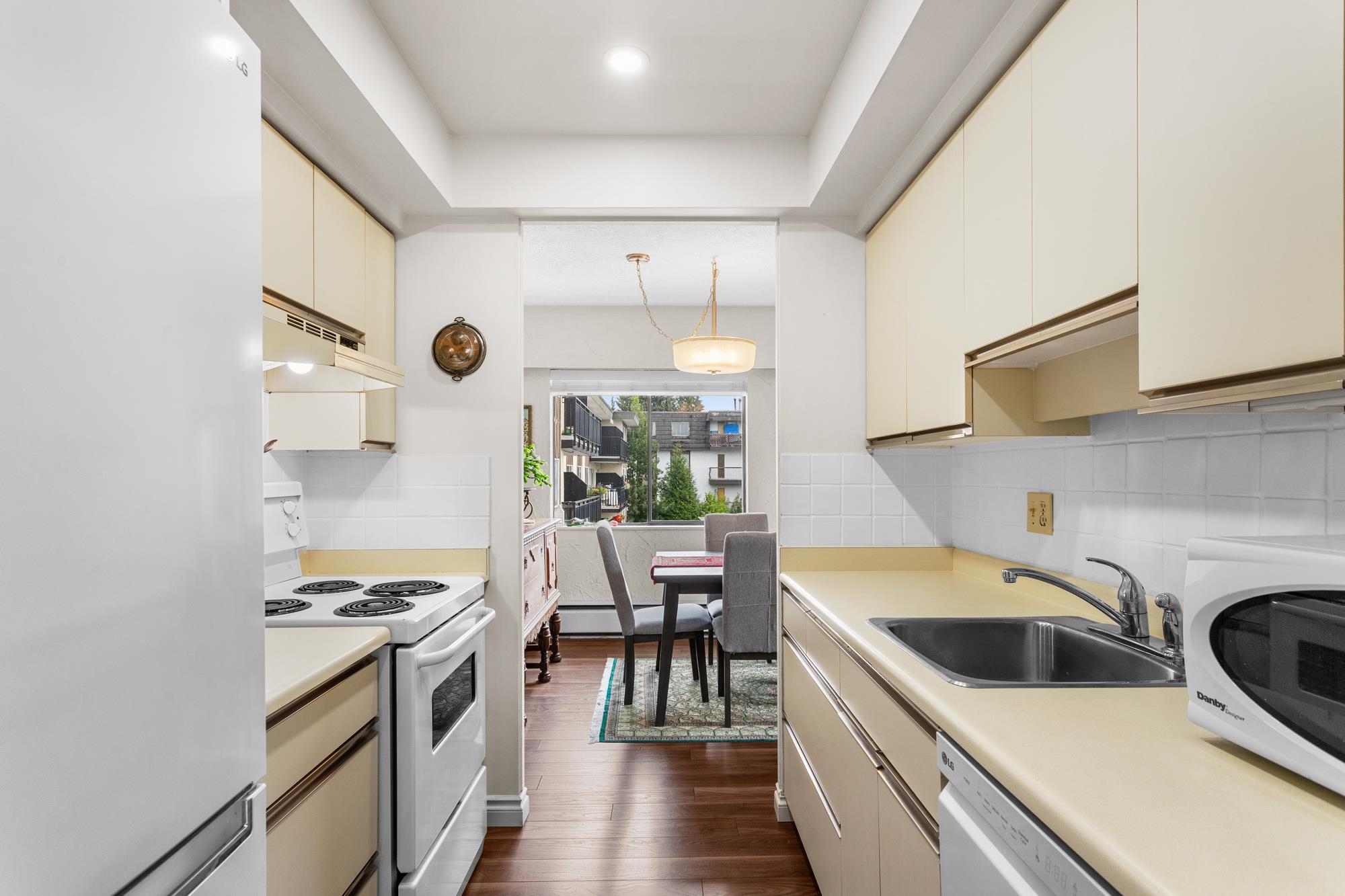 Listing image of 321 123 E 19TH STREET