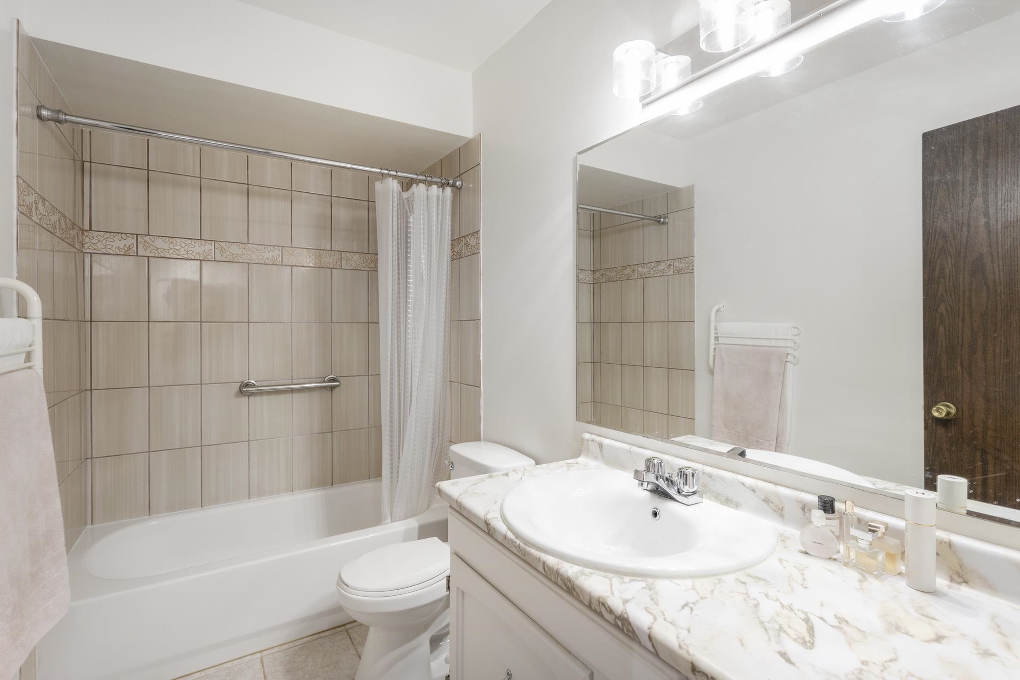 Listing image of 321 123 E 19TH STREET