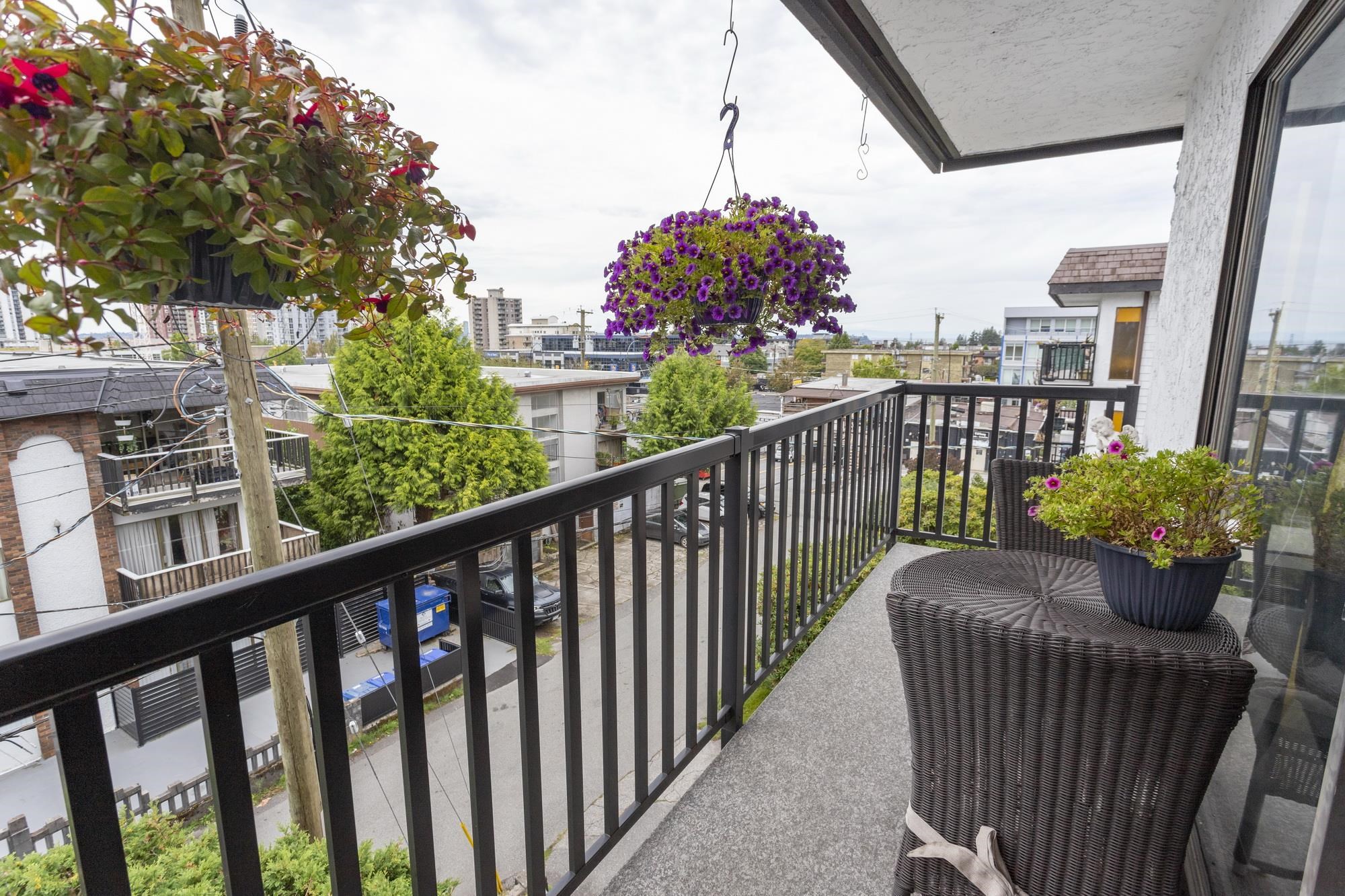 Listing image of 321 123 E 19TH STREET