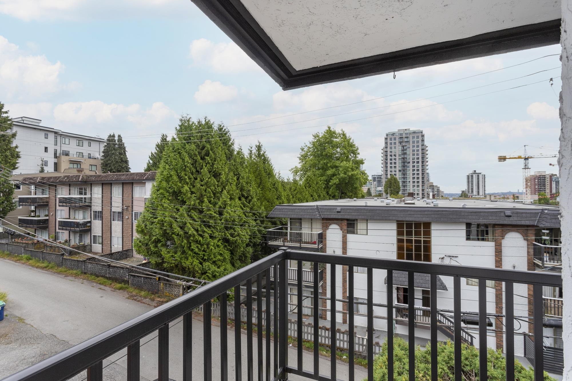 Listing image of 321 123 E 19TH STREET