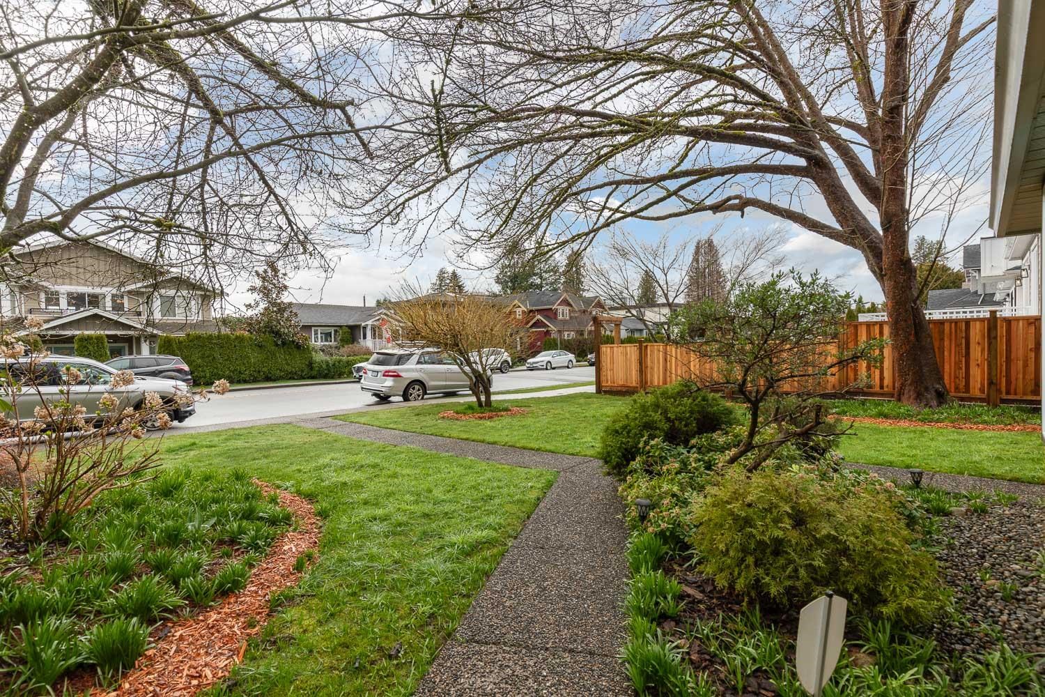 Listing image of 348 E 17 STREET
