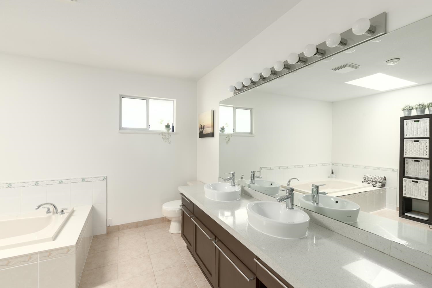 Listing image of 348 E 17 STREET