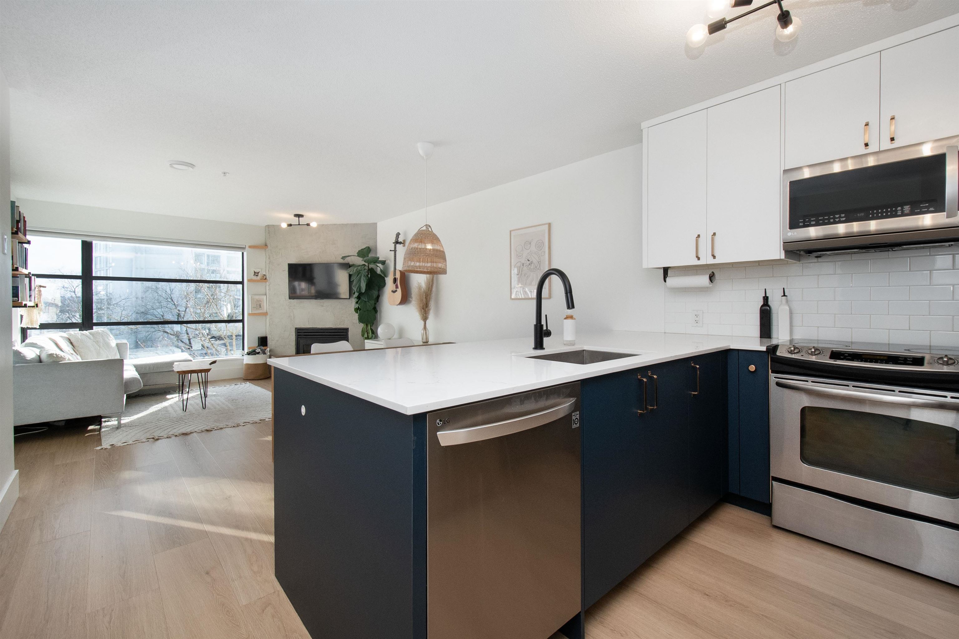 Listing image of 303 124 W 3RD STREET