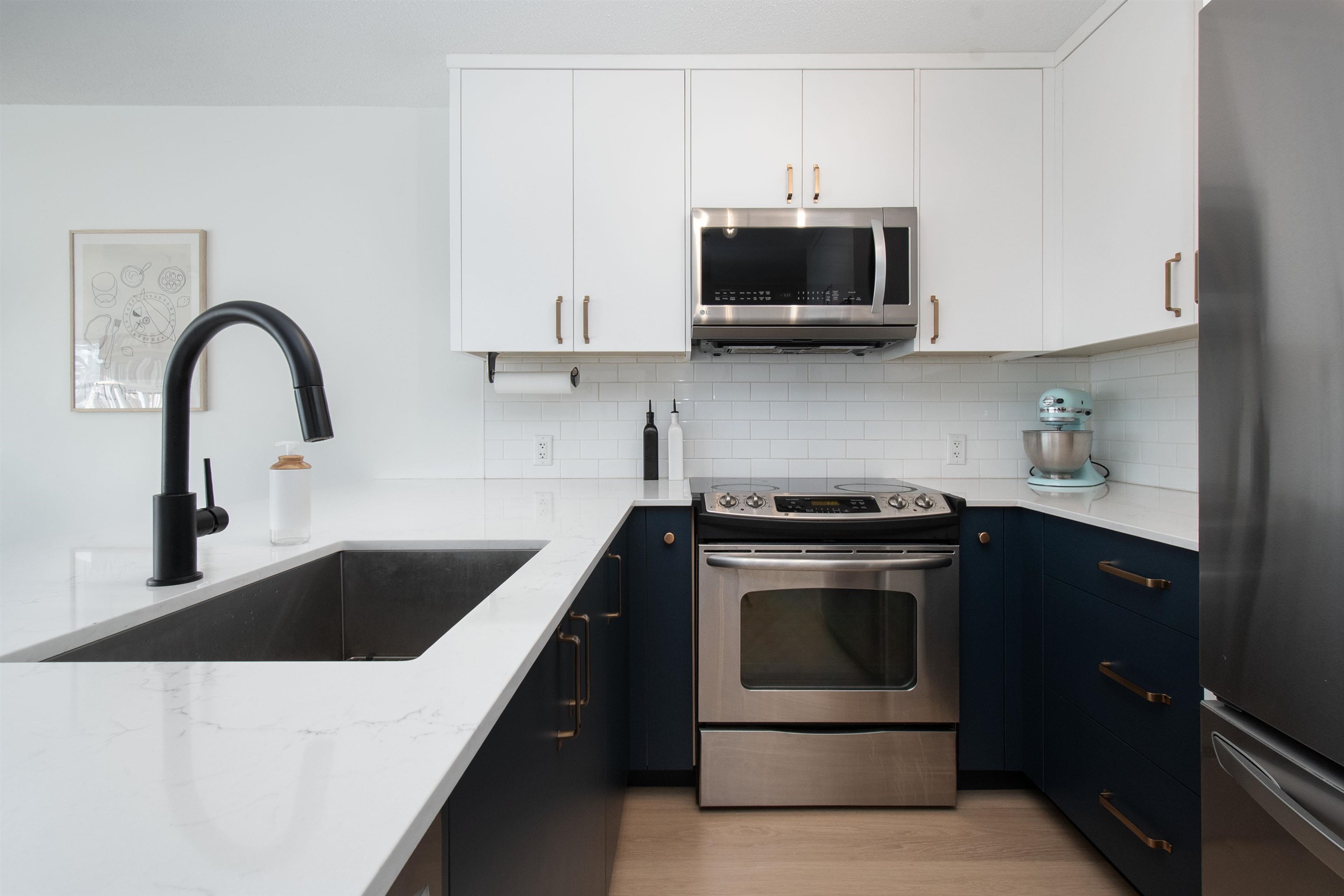Listing image of 303 124 W 3RD STREET