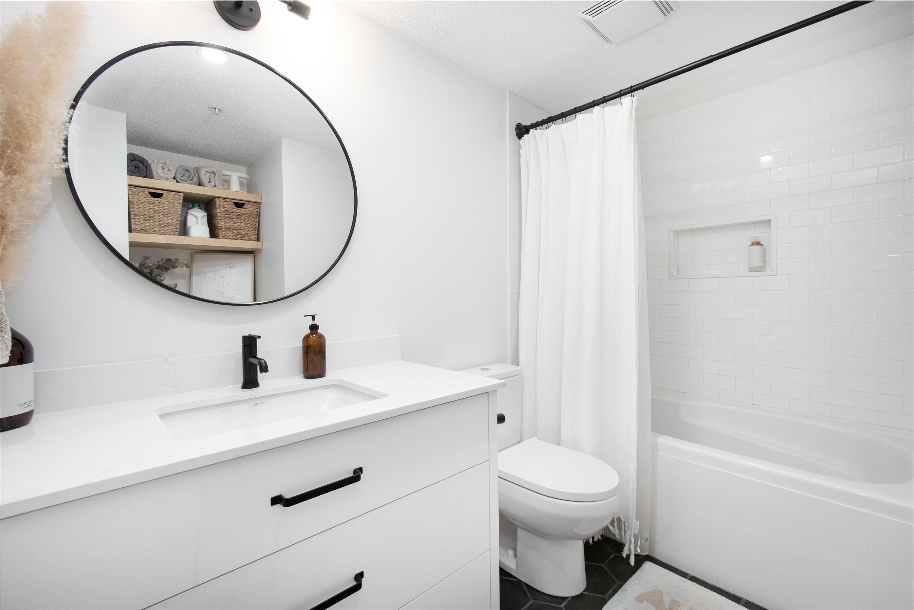 Listing image of 303 124 W 3RD STREET