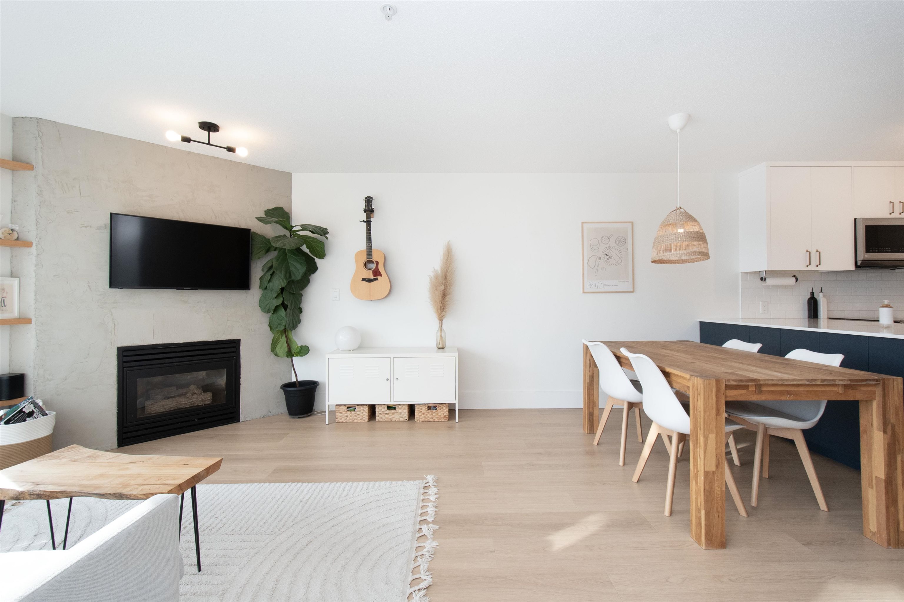 Listing image of 303 124 W 3RD STREET