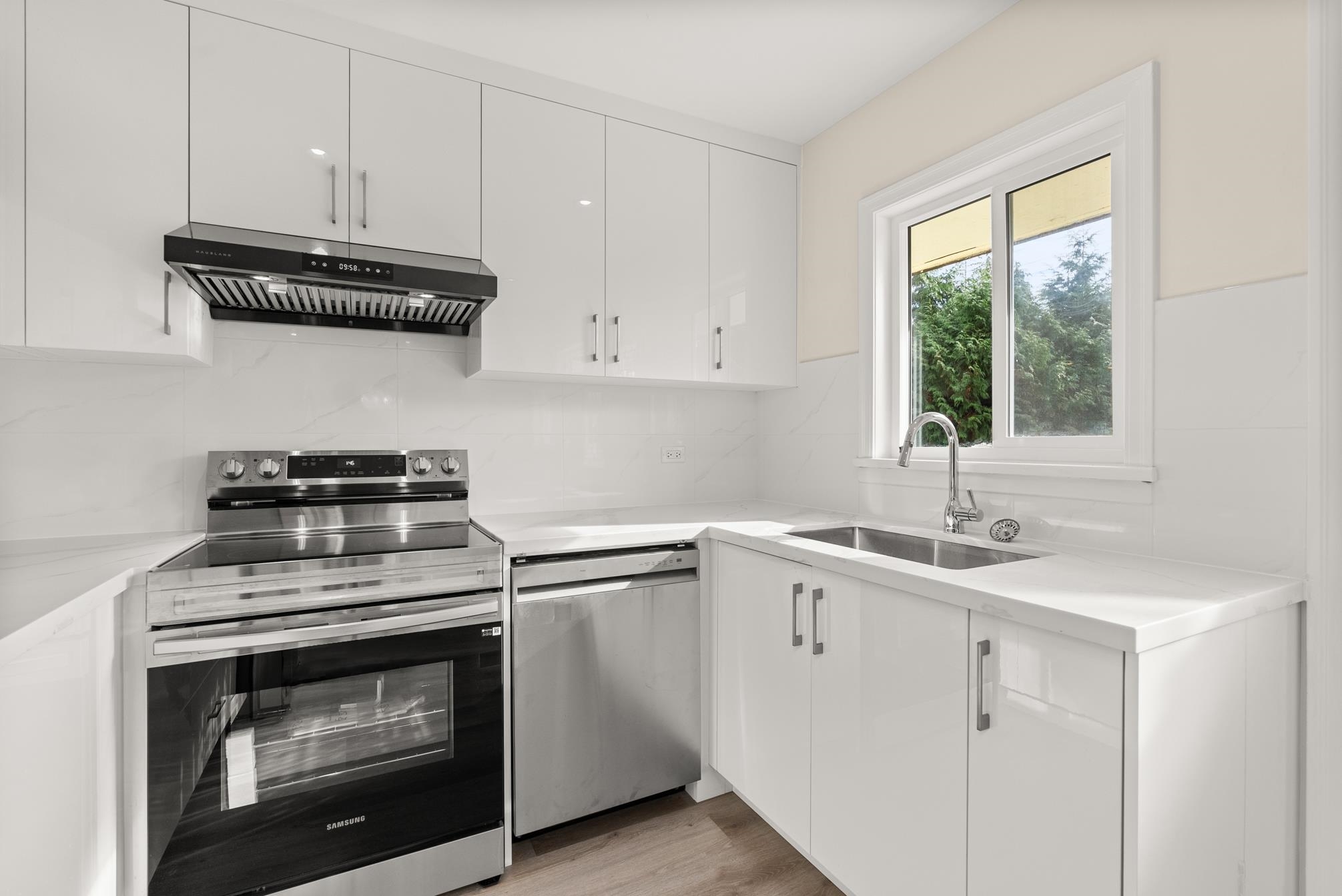 Listing image of 1285 LANGDALE DRIVE