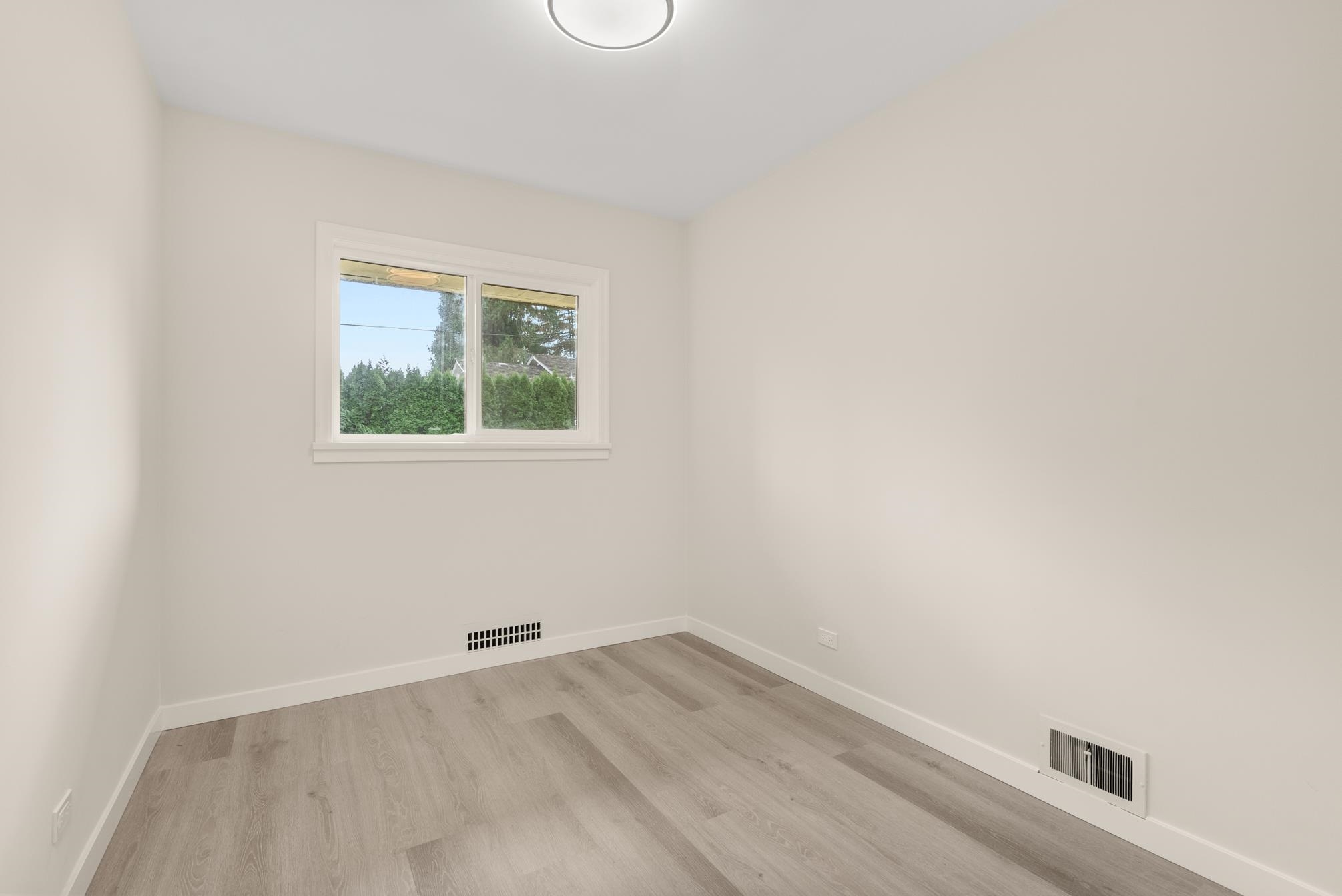 Listing image of 1285 LANGDALE DRIVE