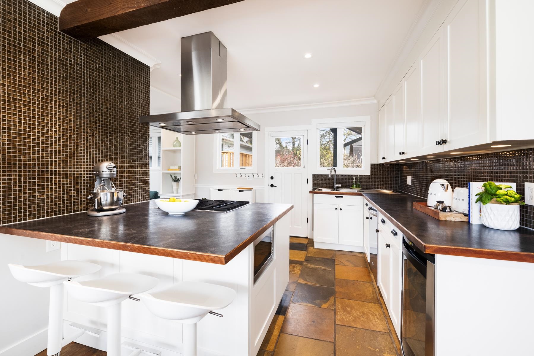 Listing image of 630 E 12TH STREET